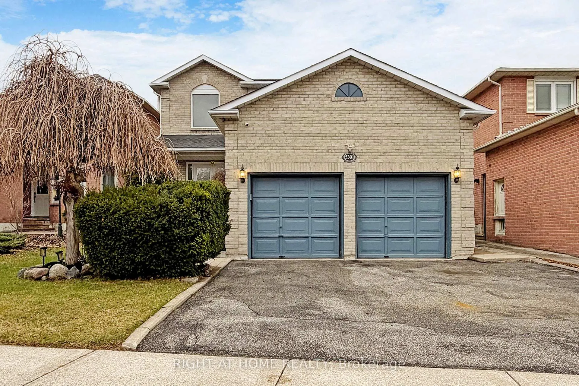 Front of 5301 Heritage Hills Boulevard