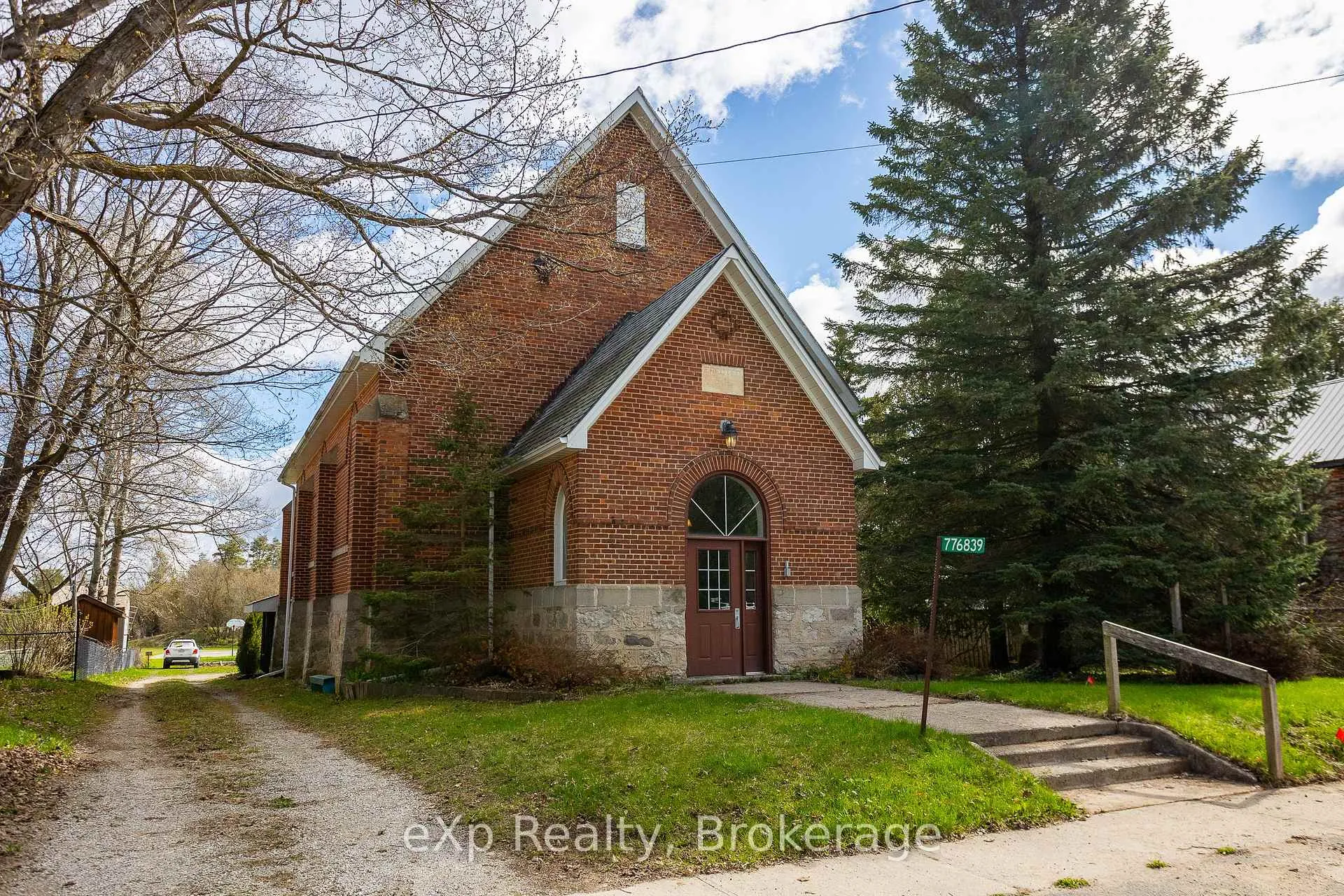 Photo 1 of 776839 Highway 10, Chatsworth — HOMEH