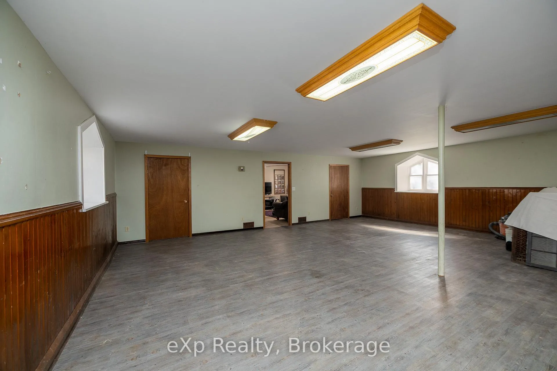 Photo 10 of 776839 Highway 10, Chatsworth — HOMEH