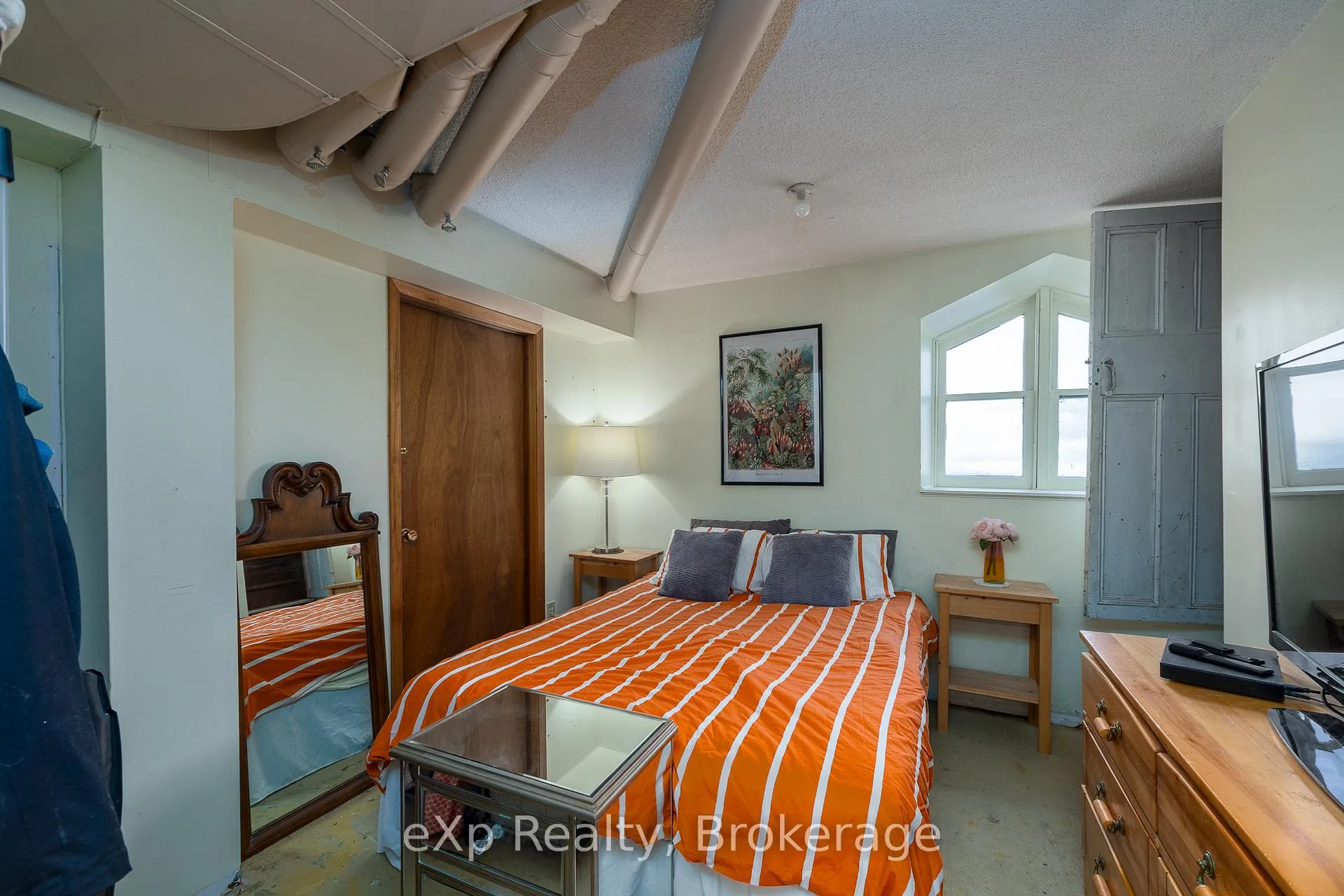 Photo 14 of 776839 Highway 10, Chatsworth — HOMEH