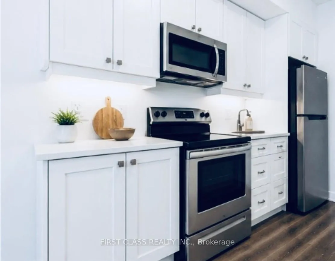 Photo 2 of Unit 330, 50 Lakebreeze Drive, Clarington, Newcastle — HOMEH