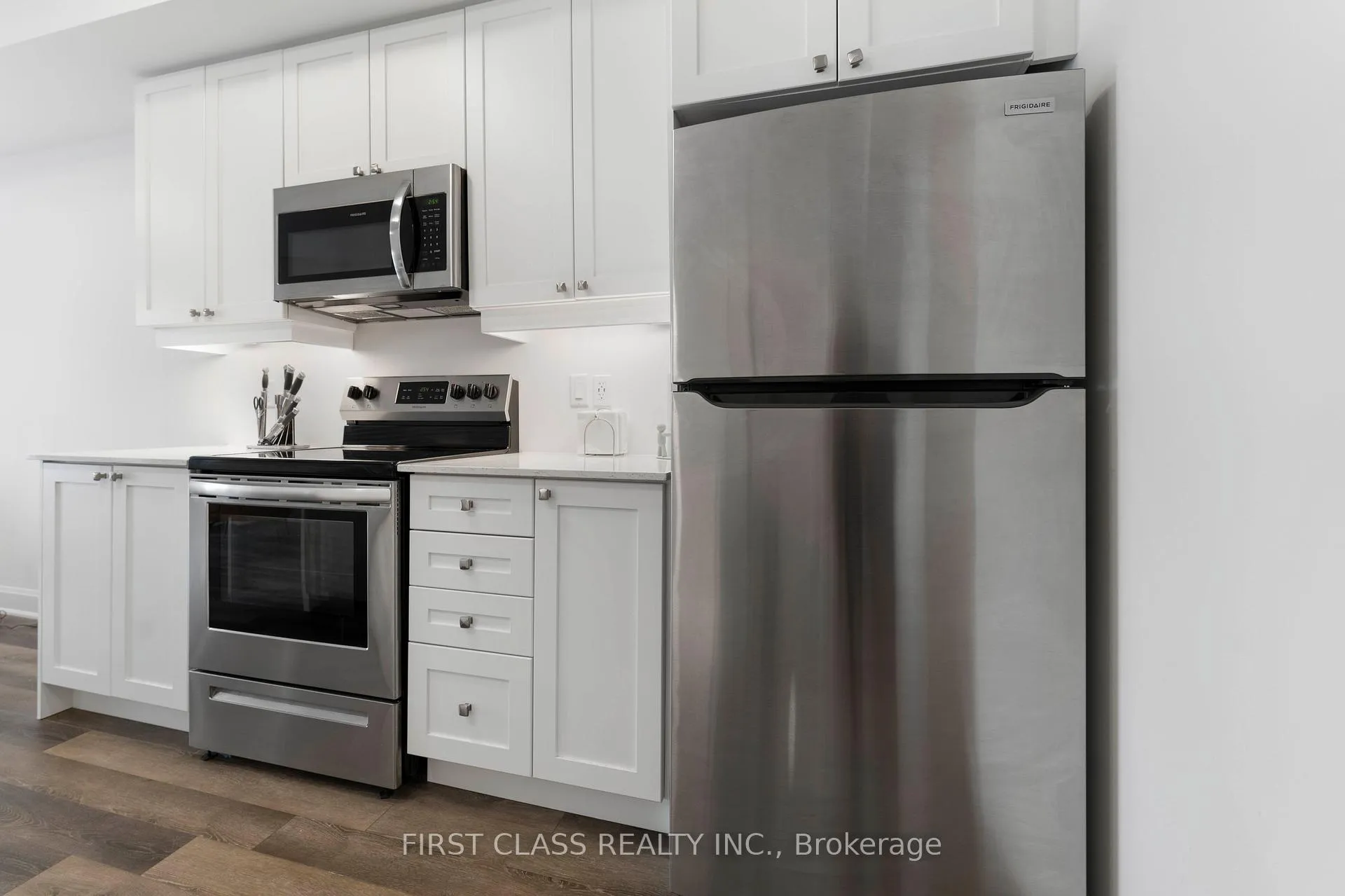 Photo 4 of Unit 330, 50 Lakebreeze Drive, Clarington, Newcastle — HOMEH