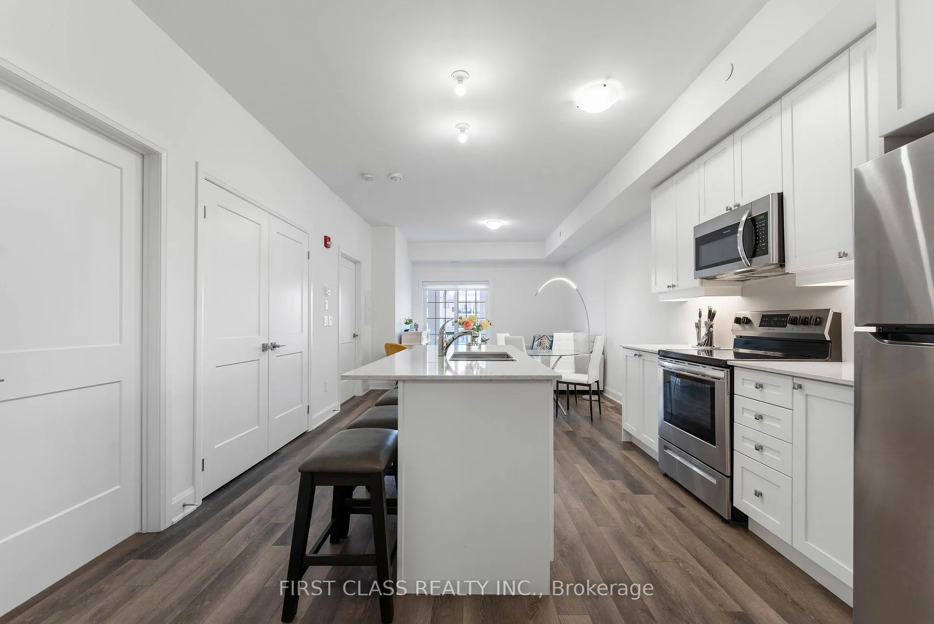 Photo 6 of Unit 330, 50 Lakebreeze Drive, Clarington, Newcastle — HOMEH