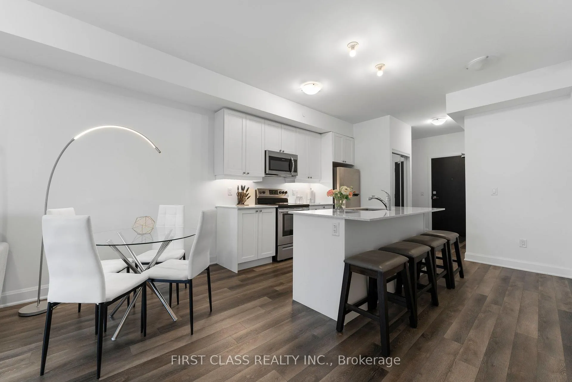 Photo 10 of Unit 330, 50 Lakebreeze Drive, Clarington, Newcastle — HOMEH