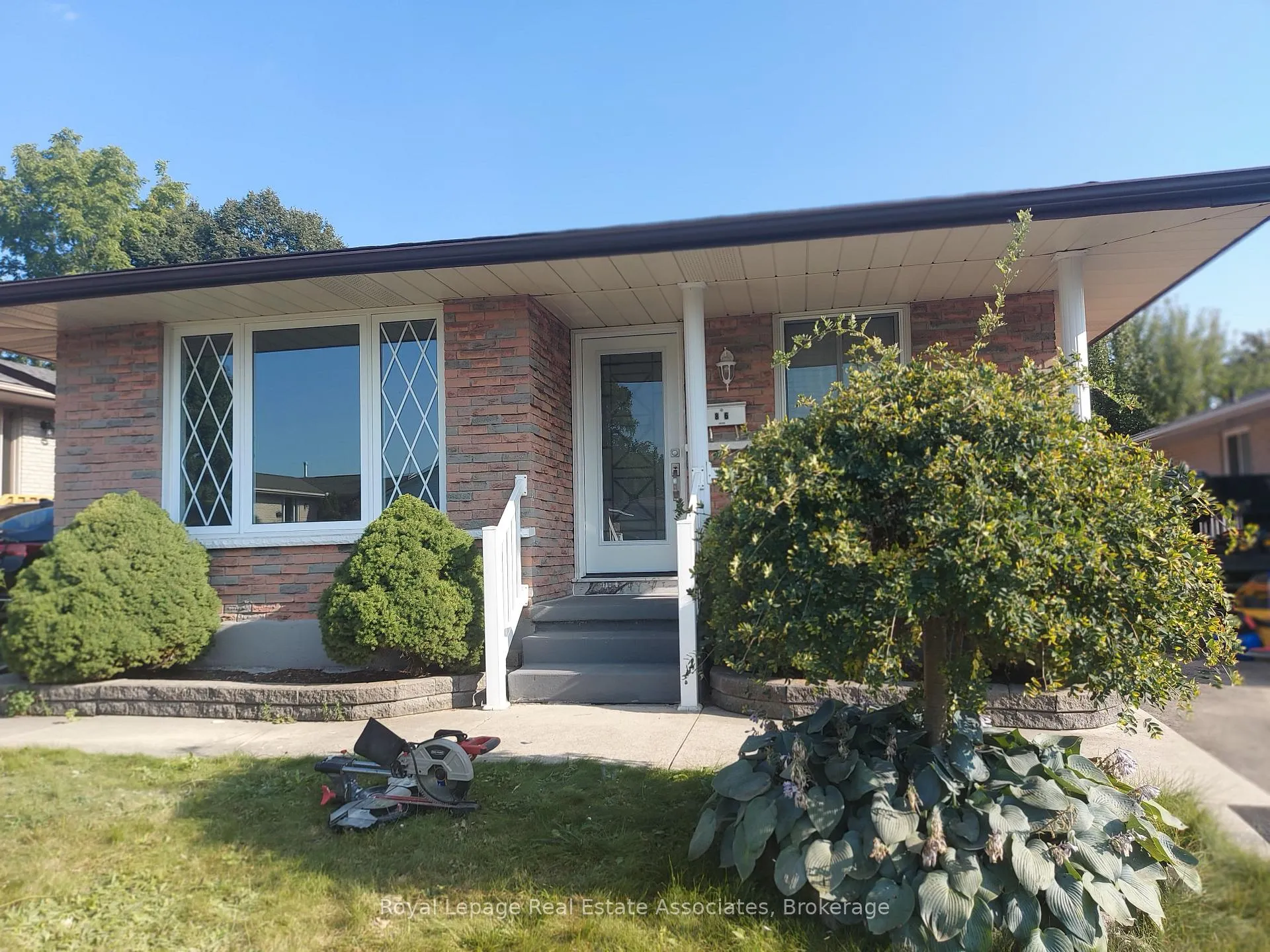 Photo 2 of Unit Main, 86 Overlea Crescent, Kitchener — HOMEH