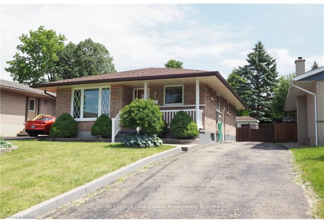 Photo 3 of Unit Main, 86 Overlea Crescent, Kitchener — HOMEH