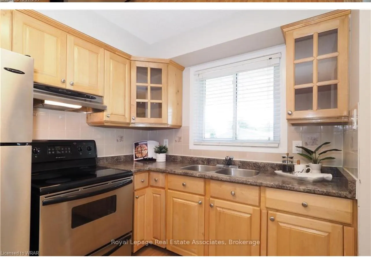 Photo 5 of Unit Main, 86 Overlea Crescent, Kitchener — HOMEH