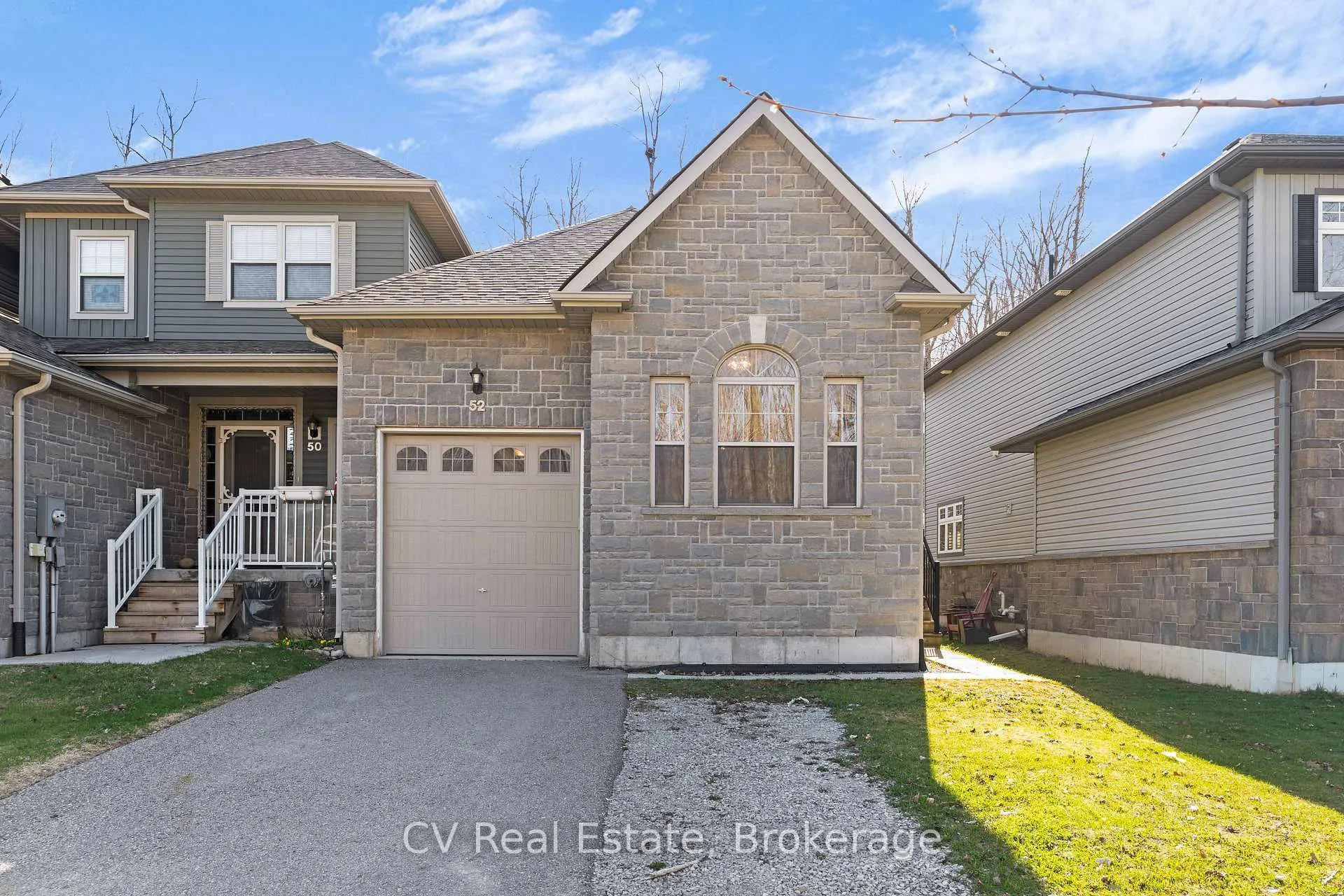 Photo 2 of 52 Isabella Drive, Orillia — HOMEH