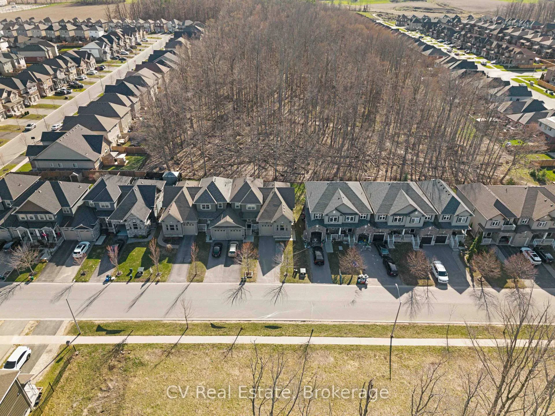 Photo 3 of 52 Isabella Drive, Orillia — HOMEH