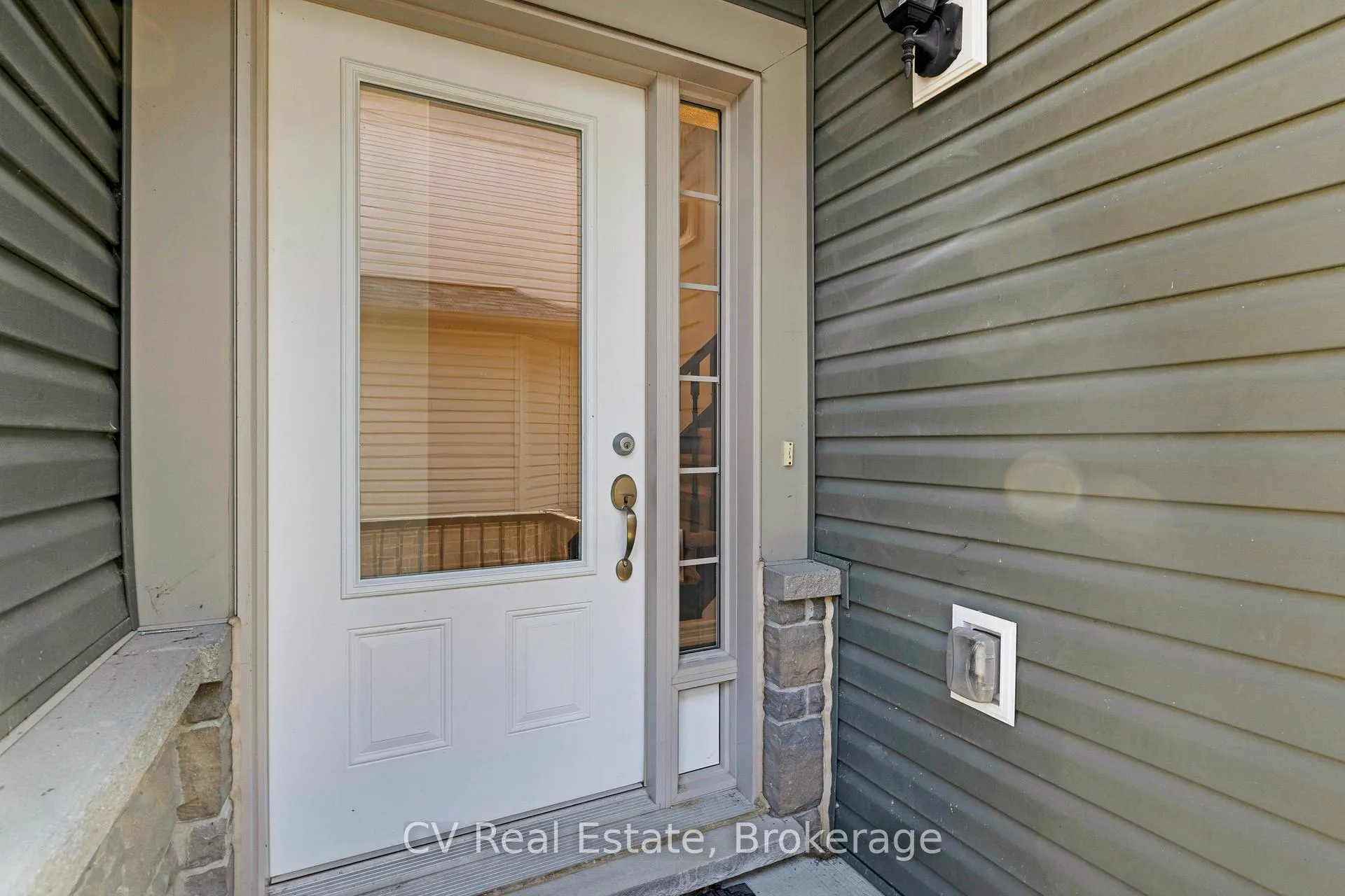 Photo 4 of 52 Isabella Drive, Orillia — HOMEH