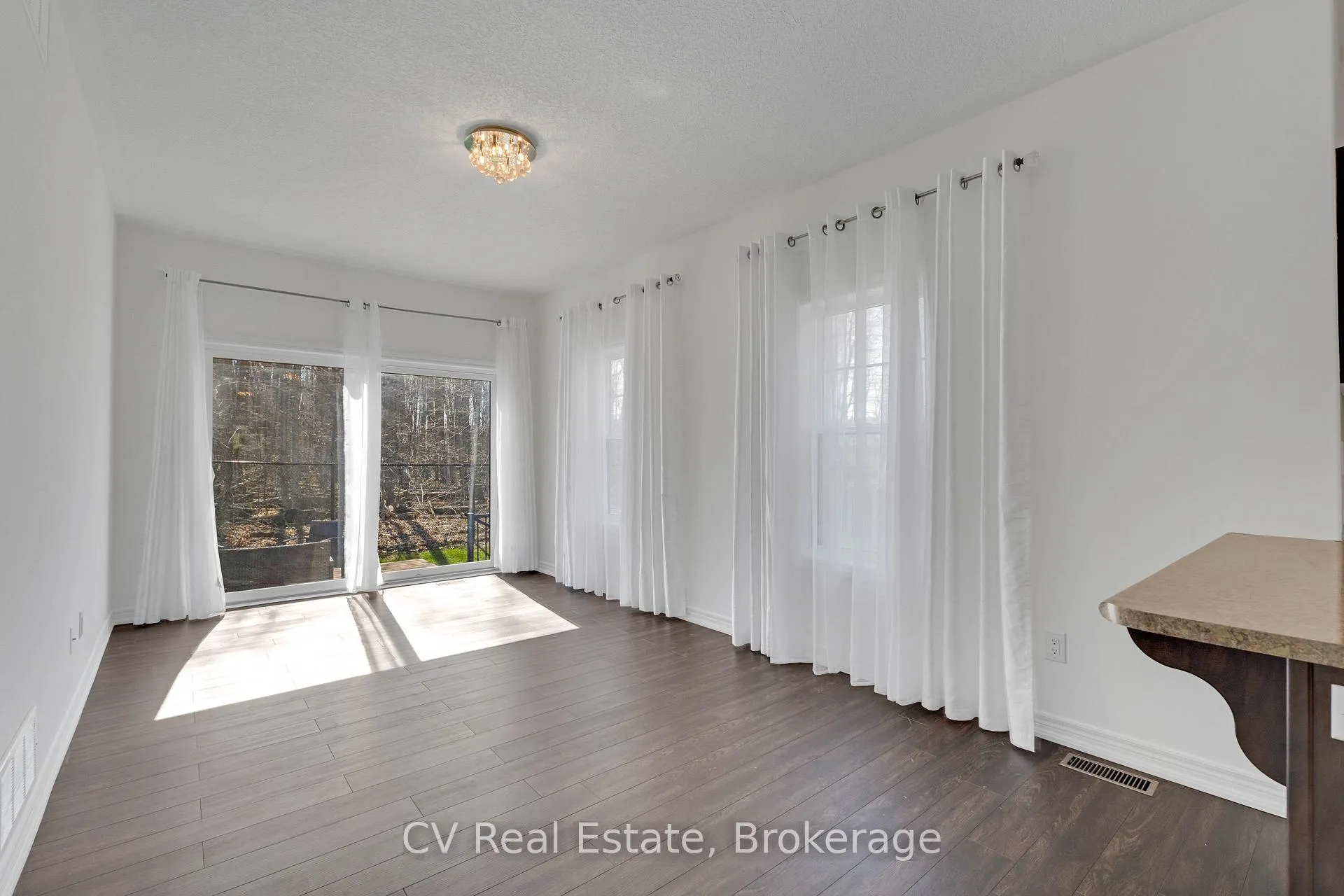 Photo 7 of 52 Isabella Drive, Orillia — HOMEH