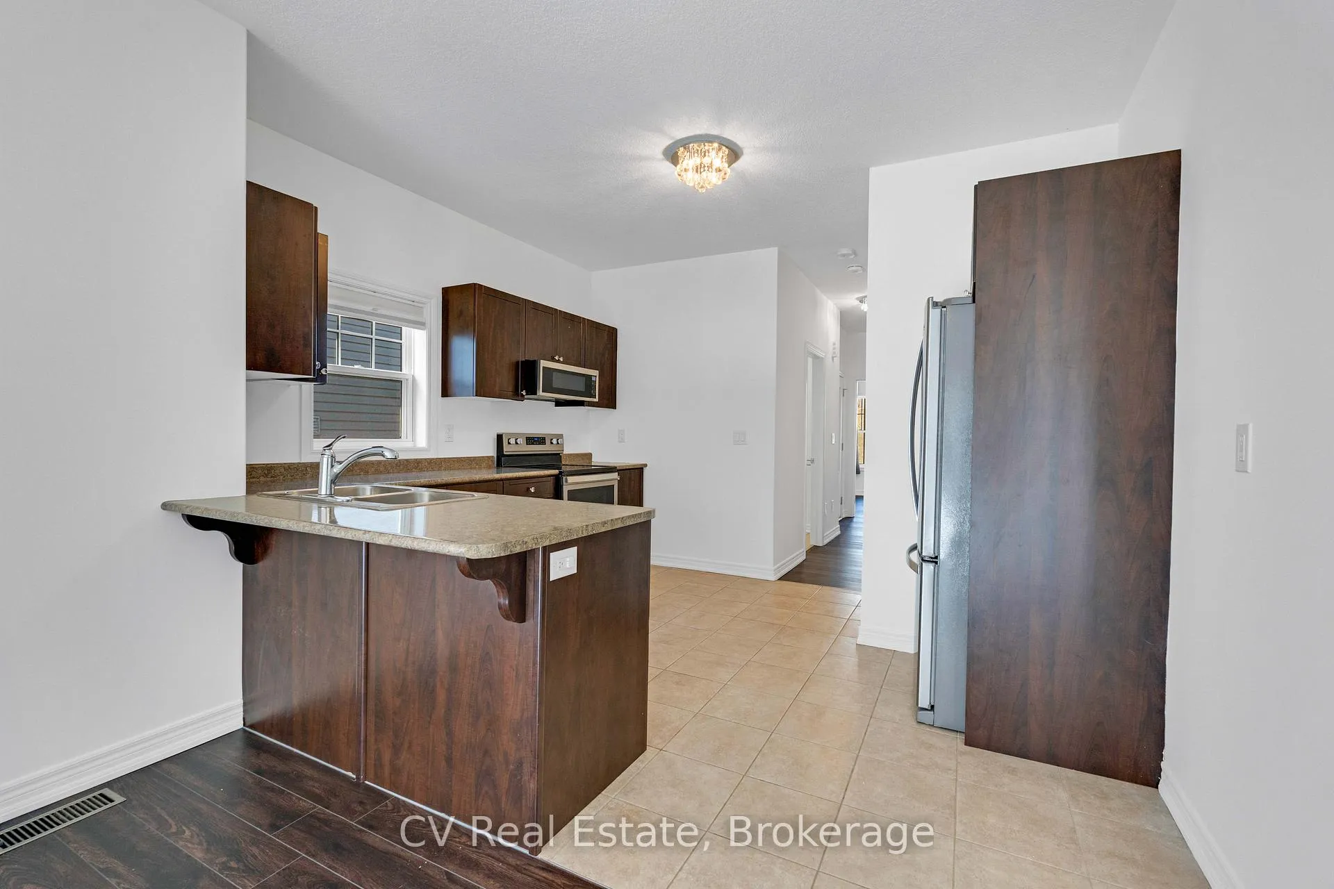 Photo 9 of 52 Isabella Drive, Orillia — HOMEH