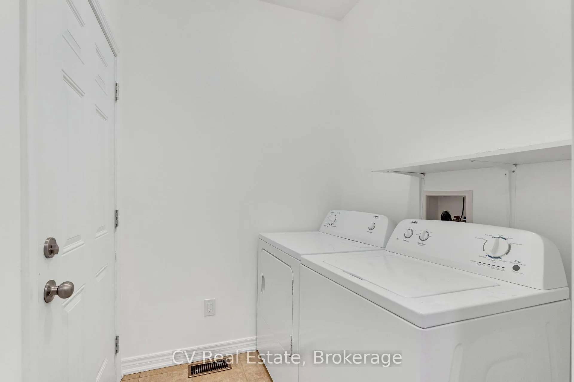 Photo 21 of 52 Isabella Drive, Orillia — HOMEH