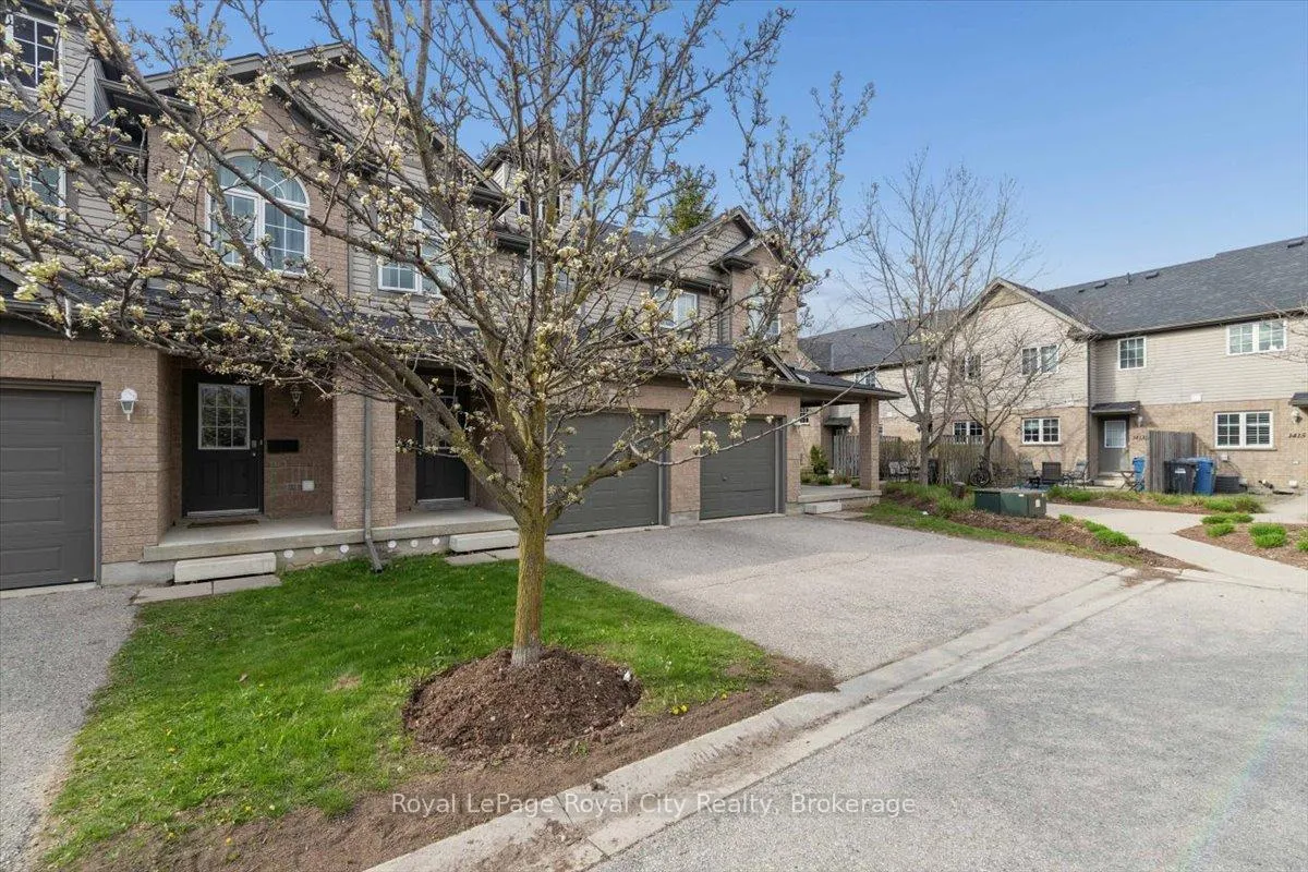 Photo 3 of Unit 10, 30 Vaughan Street, Guelph, Clairfields/Hanlon Business Park — HOMEH