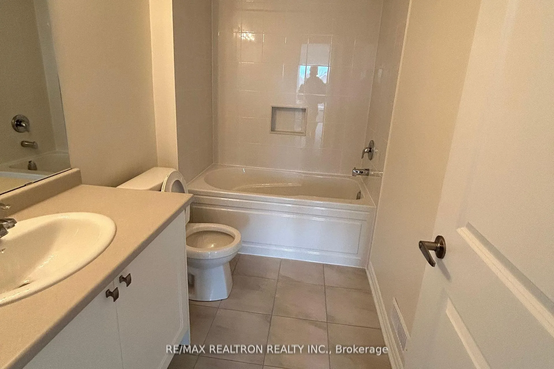 Photo 24 of 9 Mountainside Crescent, Whitby, Rolling Acres — HOMEH