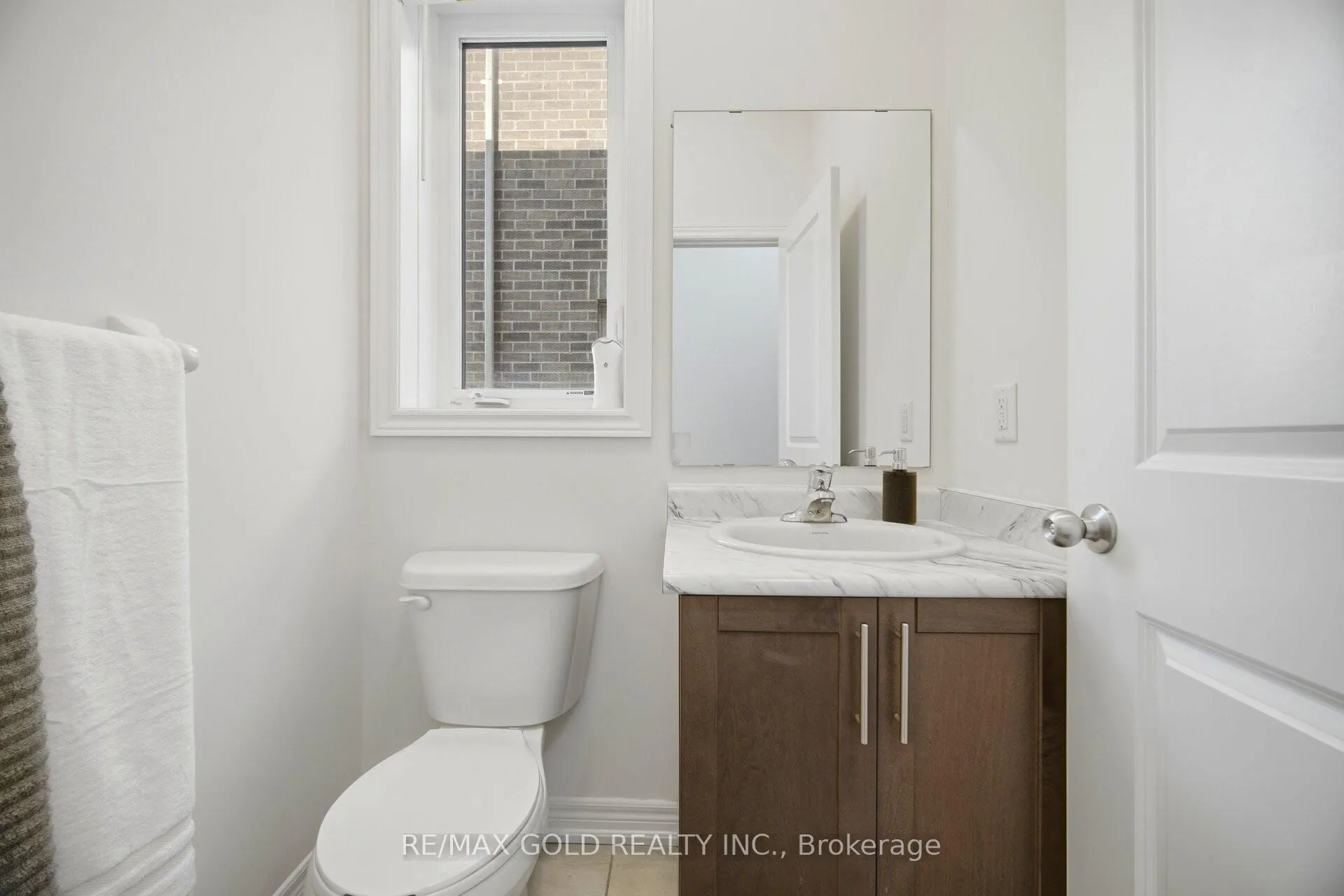 Photo 10 of 145 Adventura Road, Brampton, Northwest Brampton — HOMEH