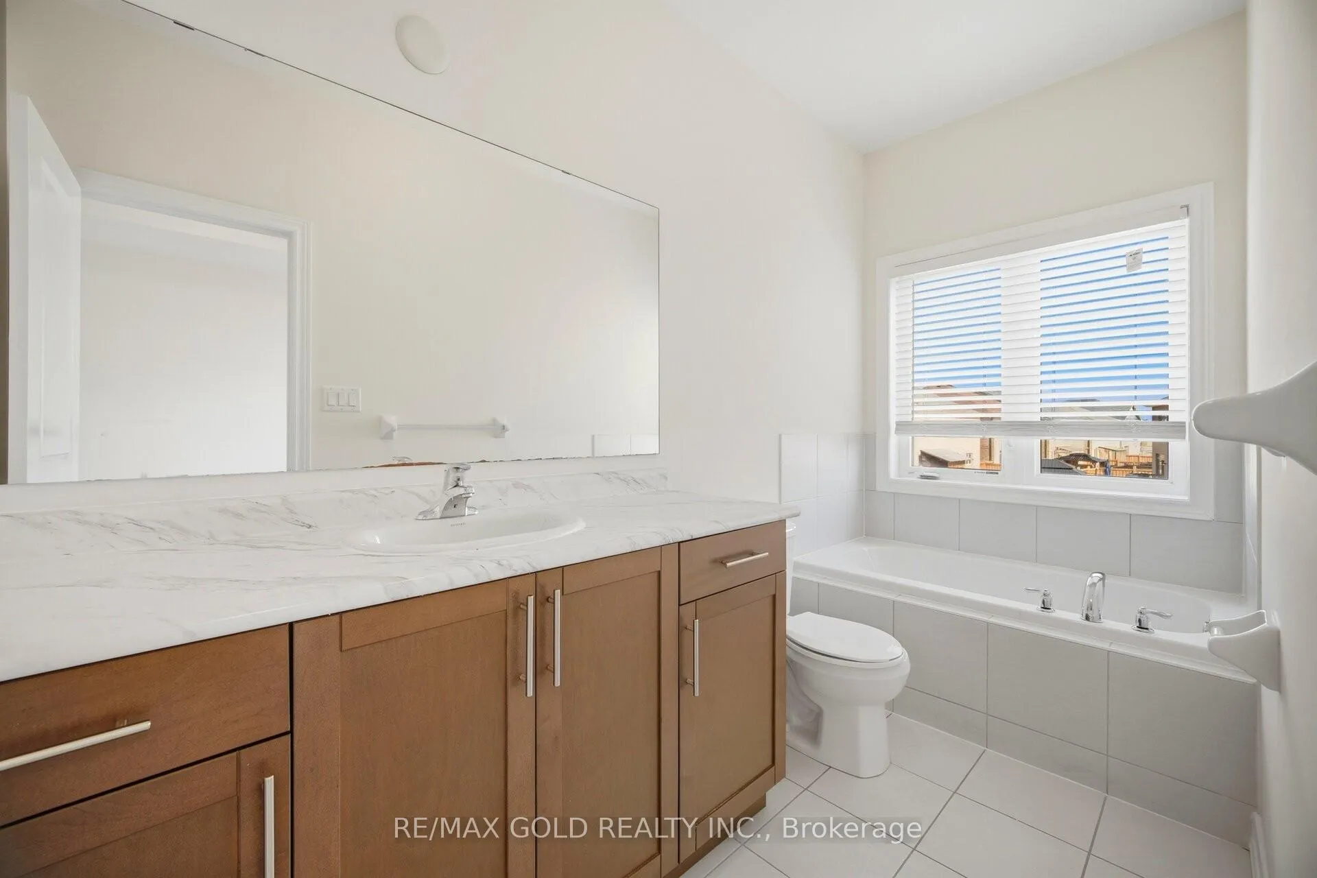 Photo 13 of 145 Adventura Road, Brampton, Northwest Brampton — HOMEH