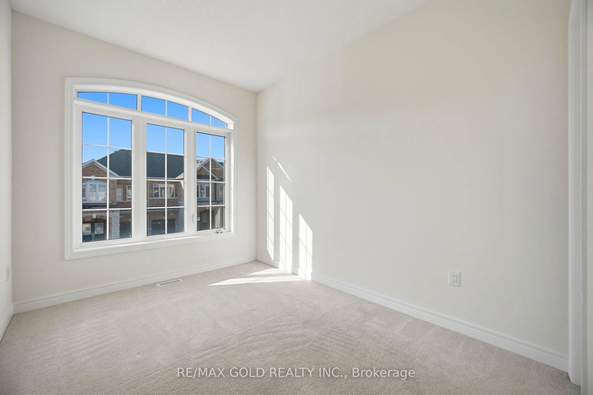 Photo 14 of 145 Adventura Road, Brampton, Northwest Brampton — HOMEH