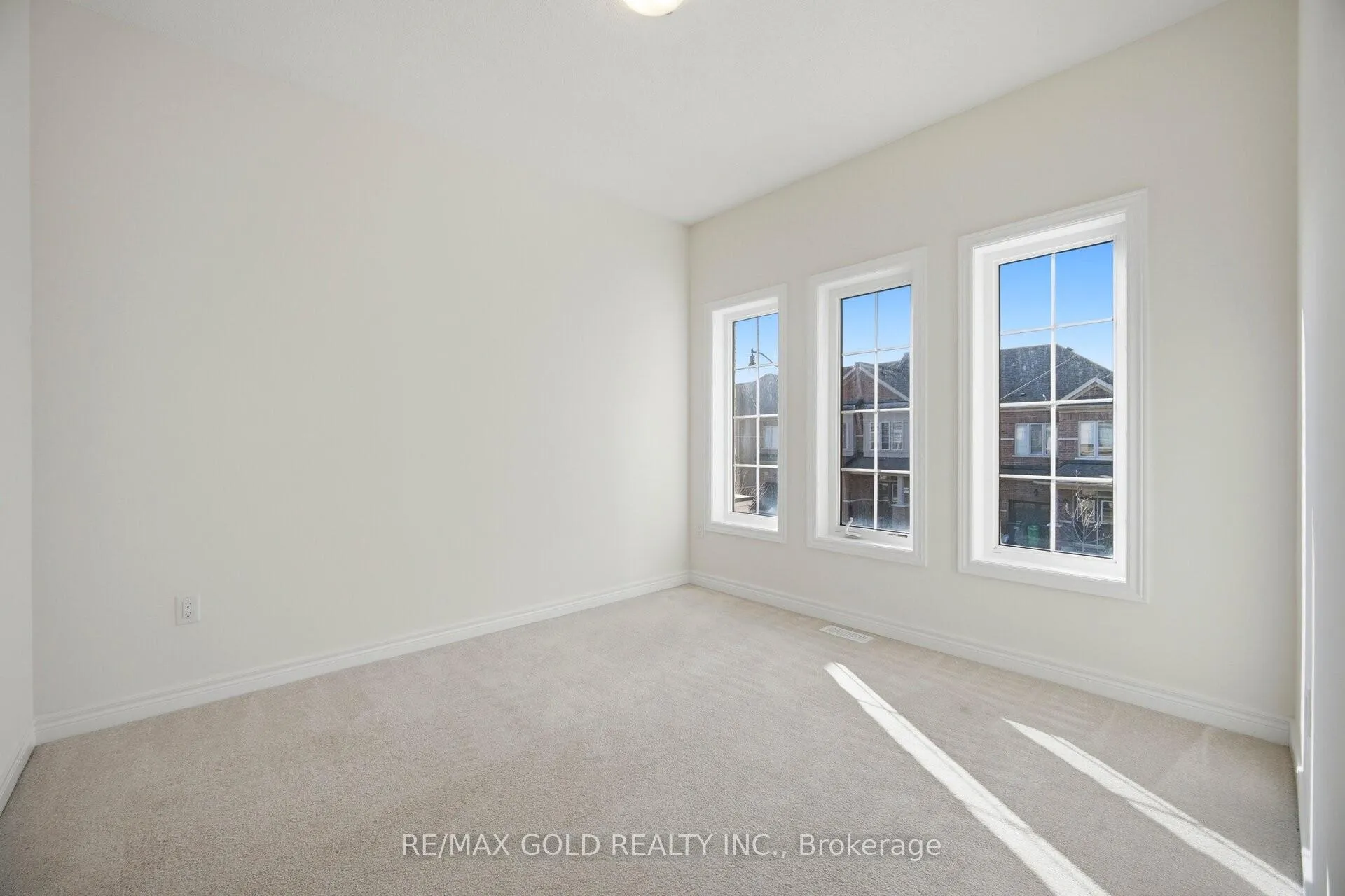 Photo 15 of 145 Adventura Road, Brampton, Northwest Brampton — HOMEH