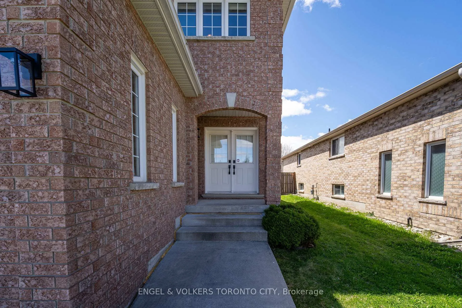 Photo 10 of 144 Buchanan Drive, New Tecumseth, Alliston — HOMEH