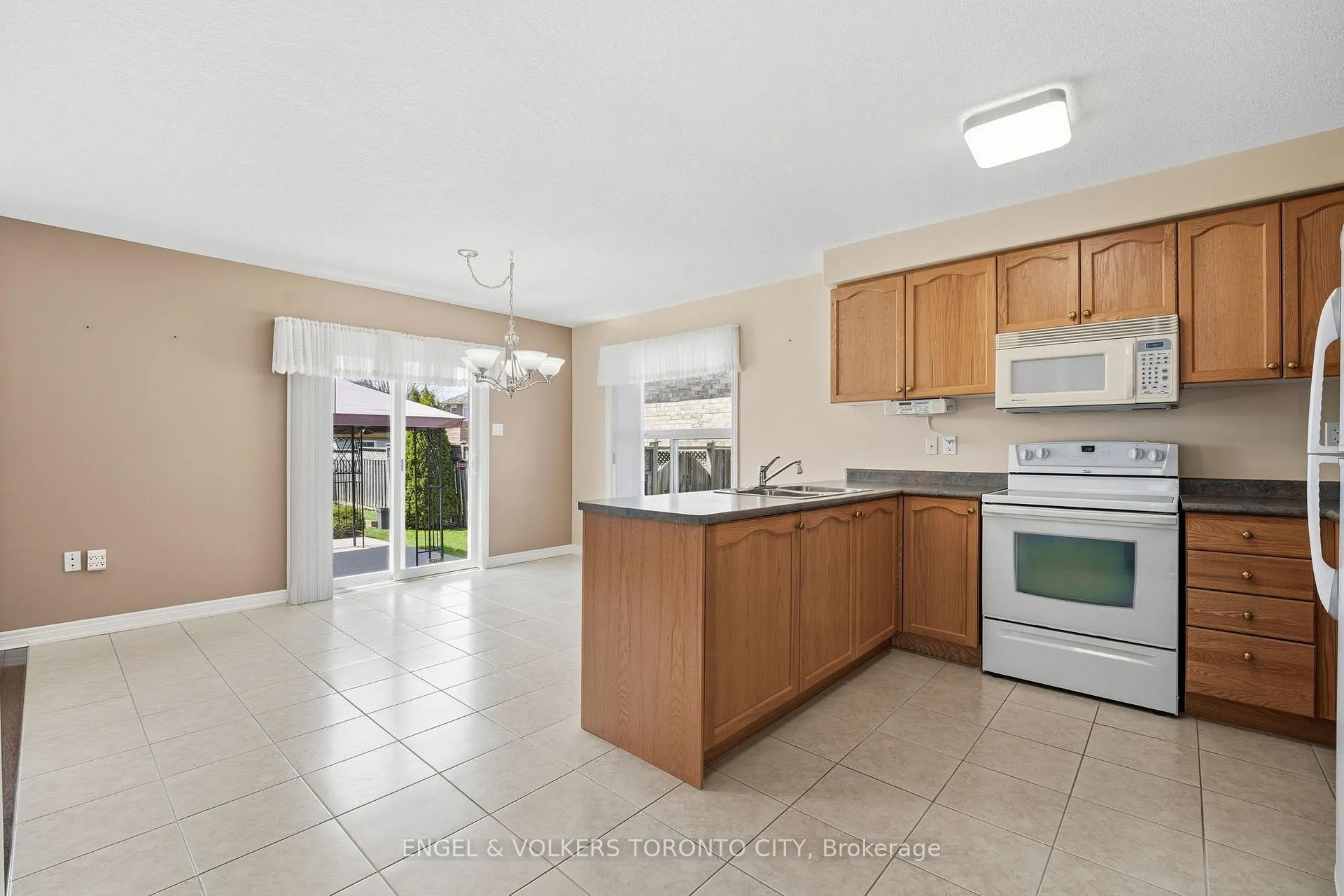Photo 15 of 144 Buchanan Drive, New Tecumseth, Alliston — HOMEH
