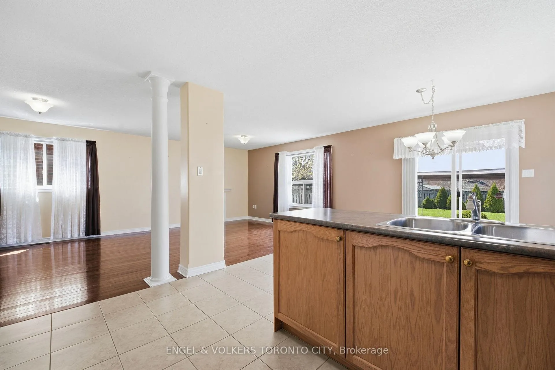 Photo 16 of 144 Buchanan Drive, New Tecumseth, Alliston — HOMEH