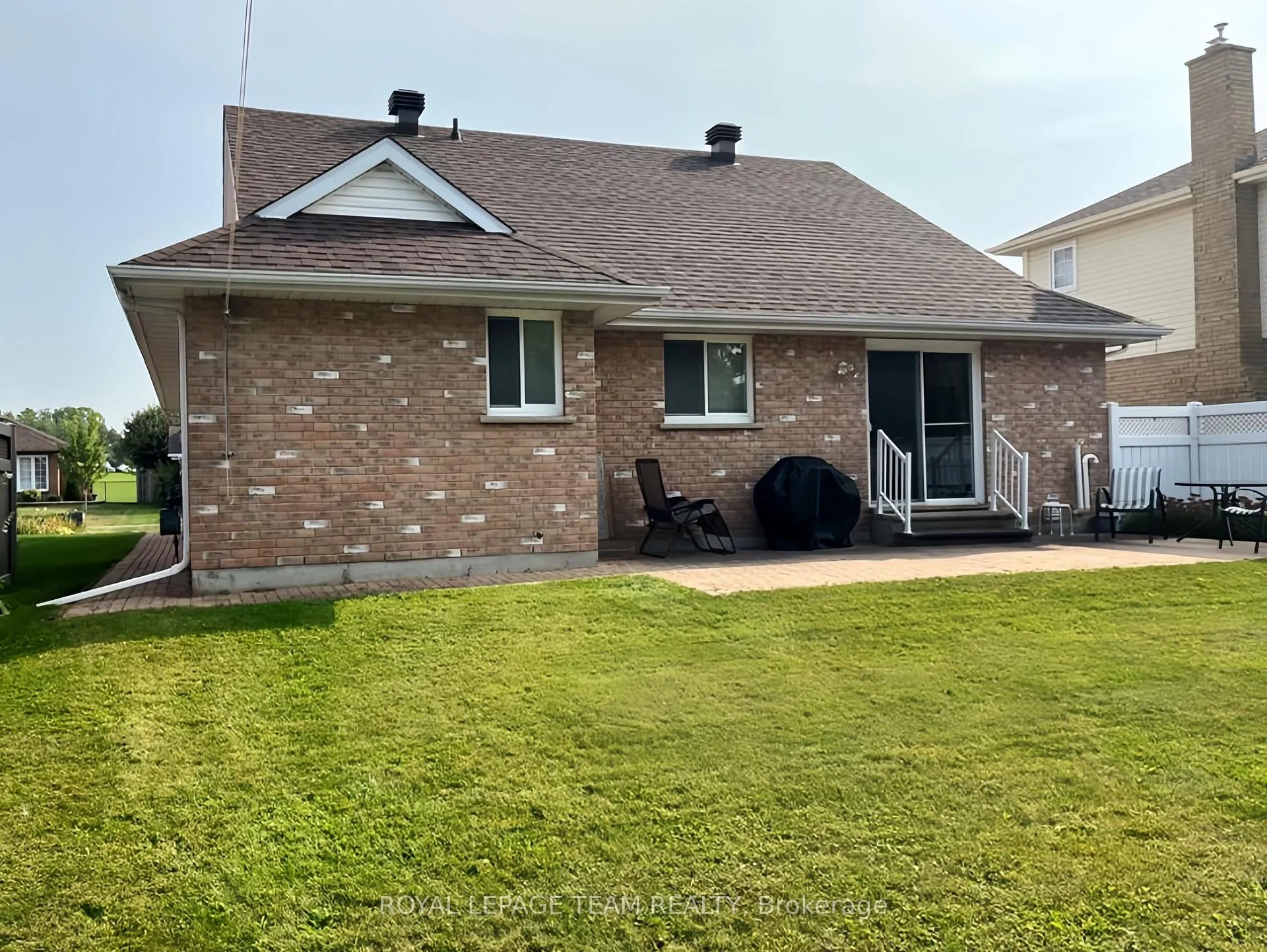 Photo 2 of 2144 Concorde Avenue, Cornwall — HOMEH