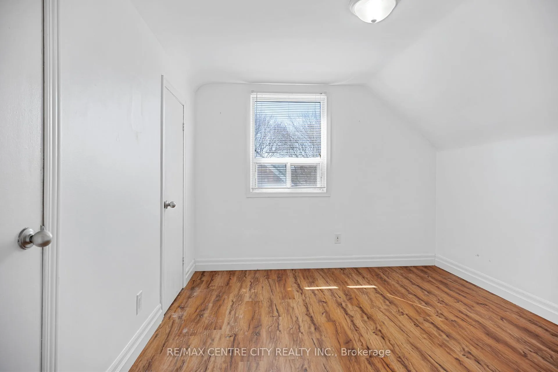 Photo 14 of 64 Dunkirk Drive, St. Thomas — HOMEH