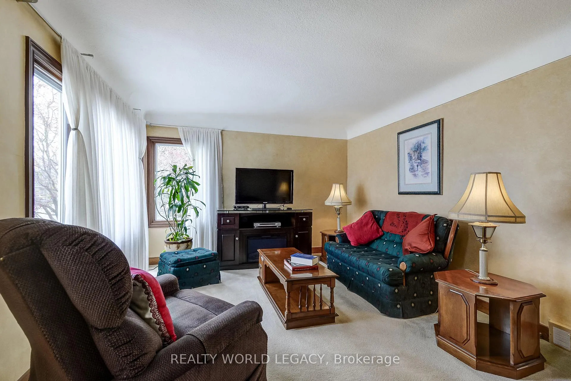 Photo 4 of 968 Stone Church Road E, Hamilton, Templemead — HOMEH