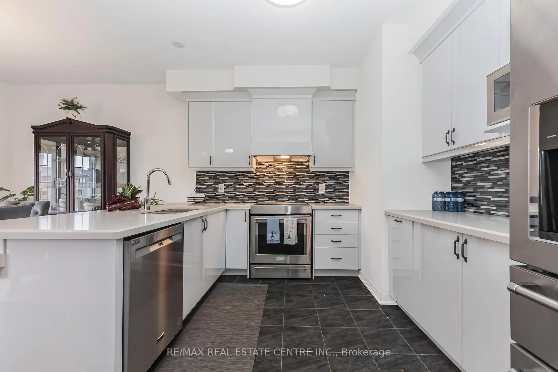 Photo 18 of 19 Whitton Road, Brant, Paris — HOMEH