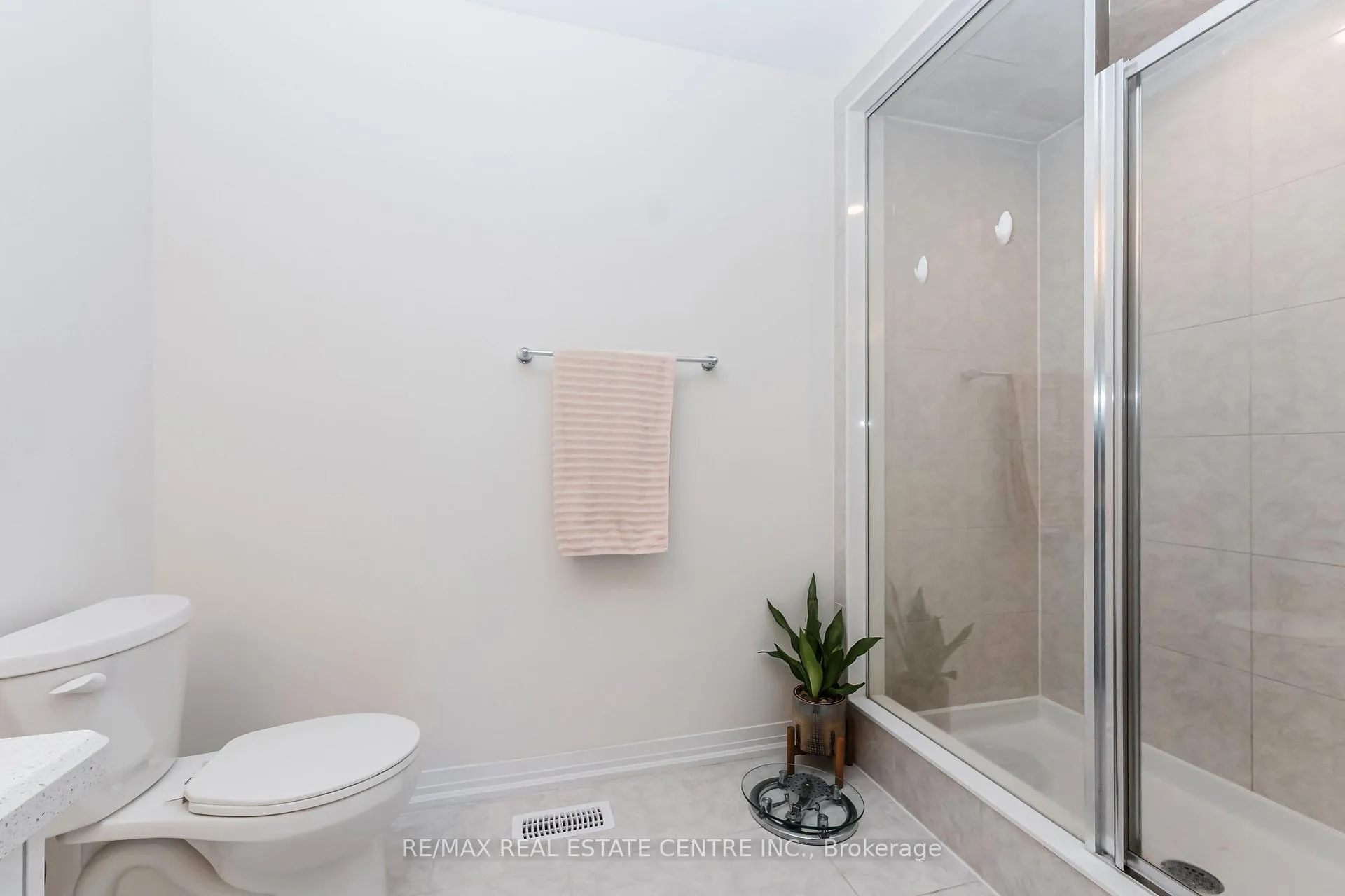 Photo 35 of 19 Whitton Road, Brant, Paris — HOMEH