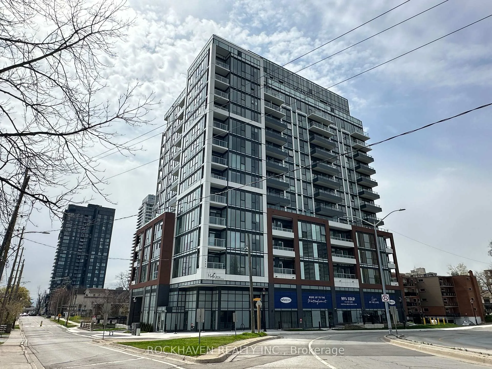 Front of Unit 809, 2088 James Street