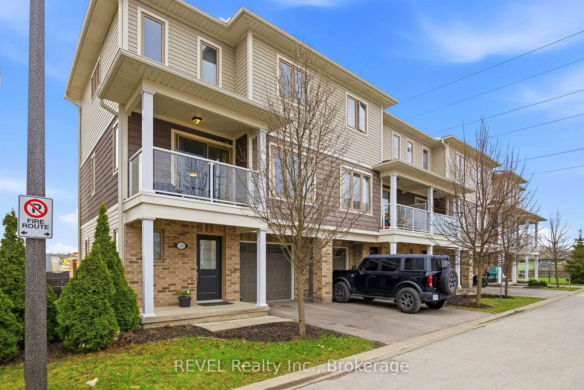 Front of Unit 20, 19 Scarlett Common