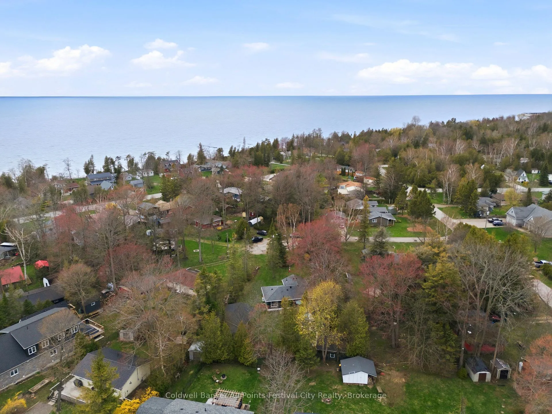 Photo 4 of 702 Yosacha Place, Huron-Kinloss — HOMEH