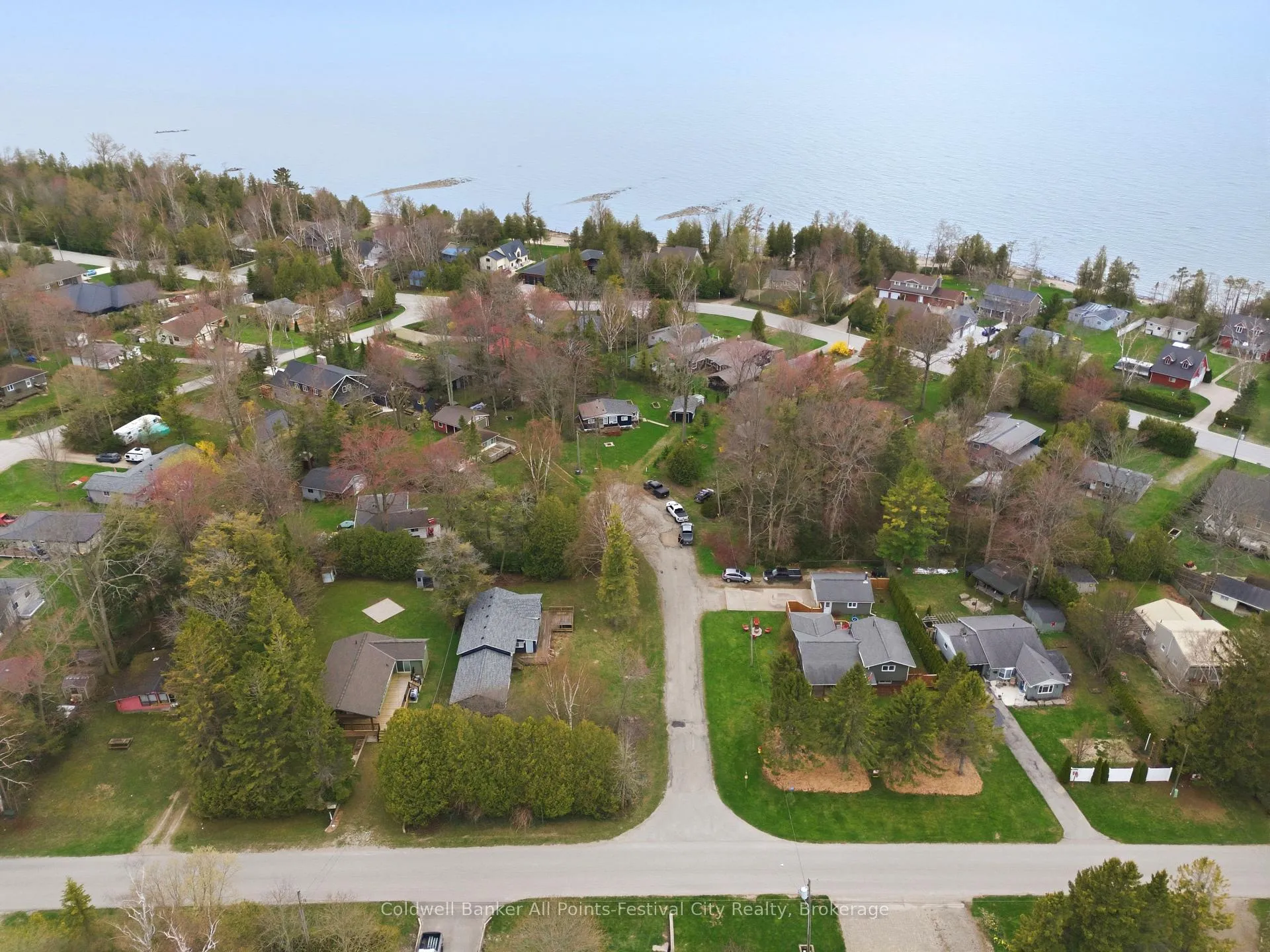 Photo 34 of 702 Yosacha Place, Huron-Kinloss — HOMEH