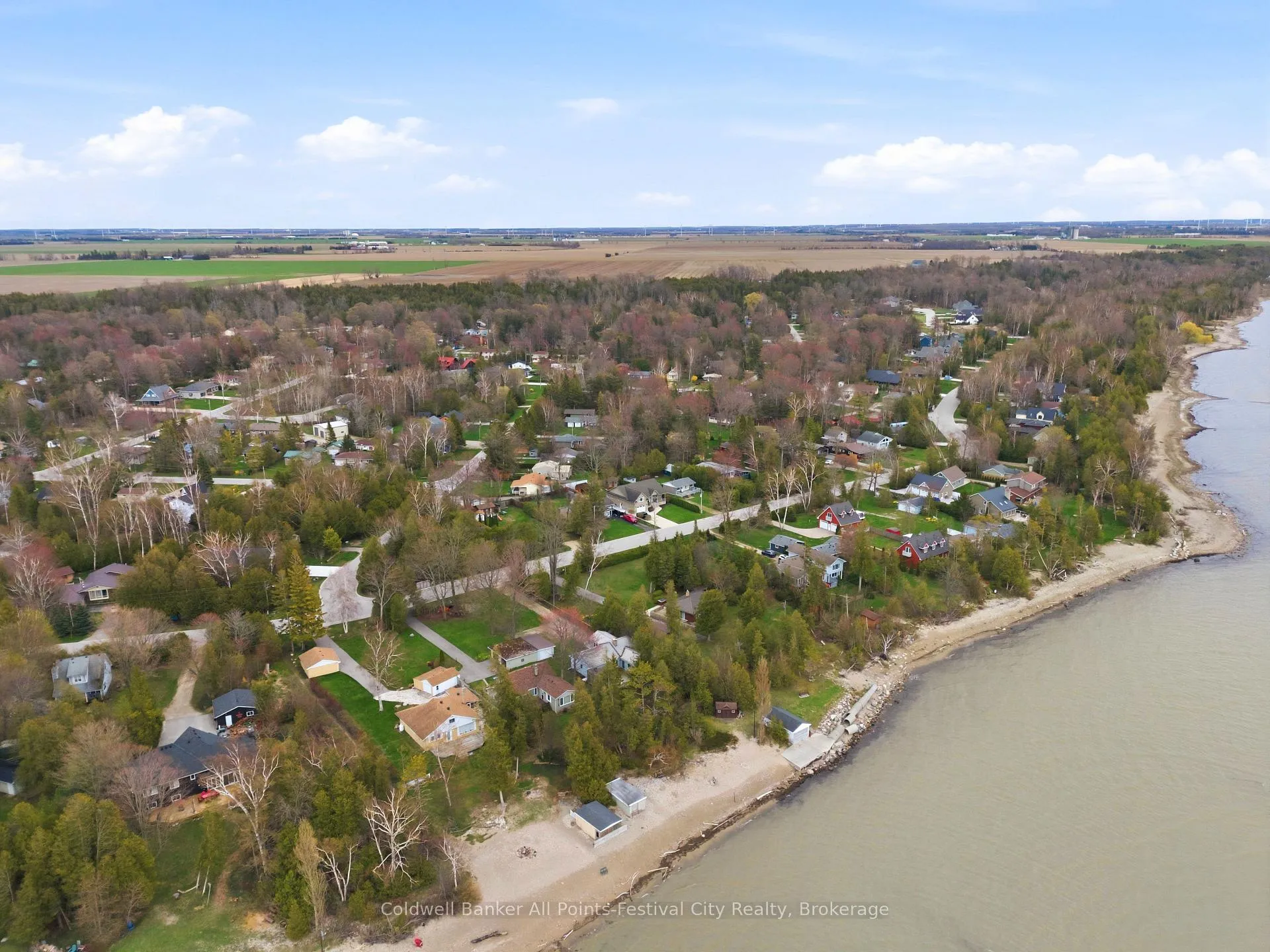 Photo 36 of 702 Yosacha Place, Huron-Kinloss — HOMEH