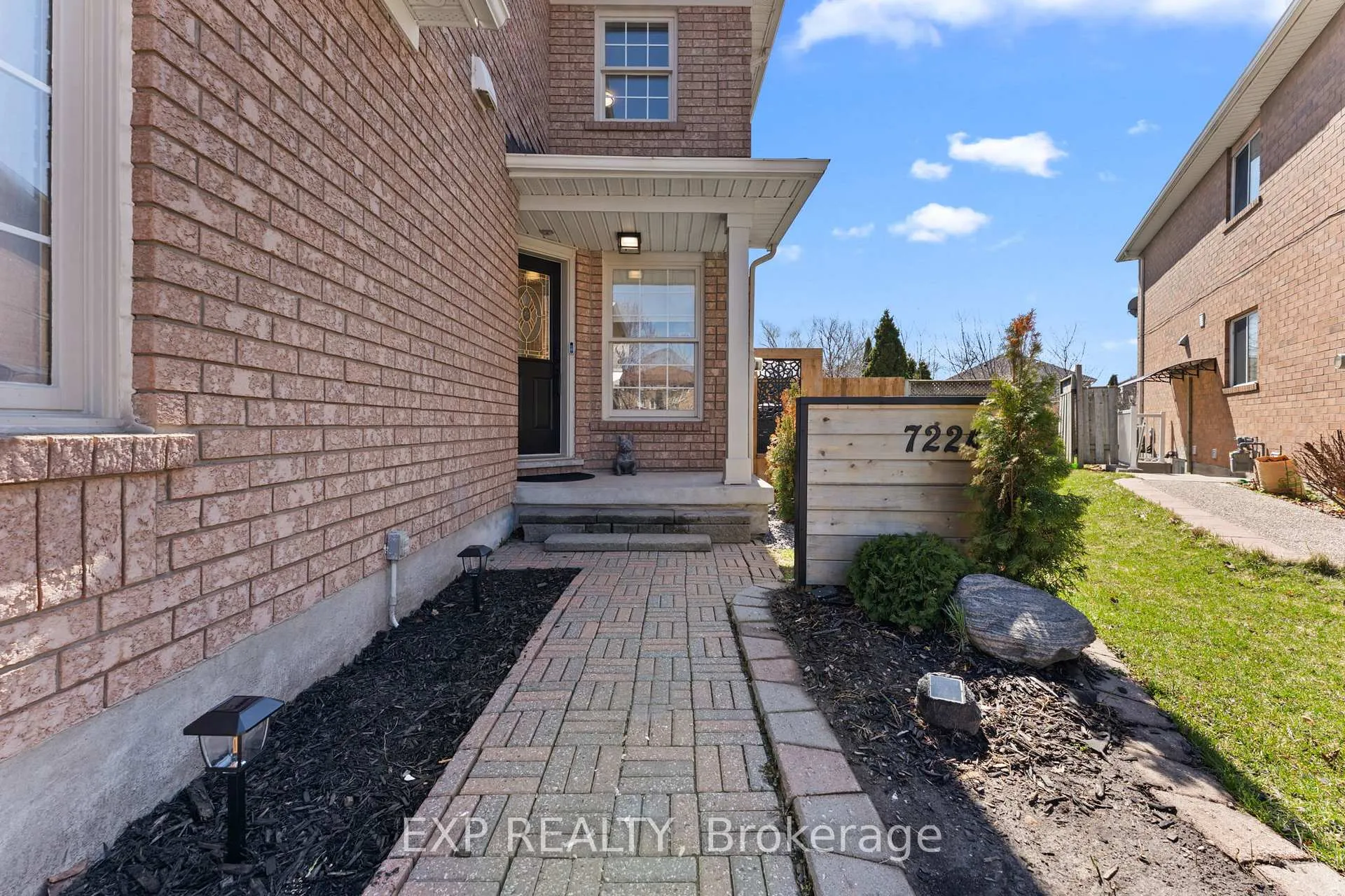 Photo 2 of 7224 Visor Gate, Mississauga, Meadowvale Village — HOMEH