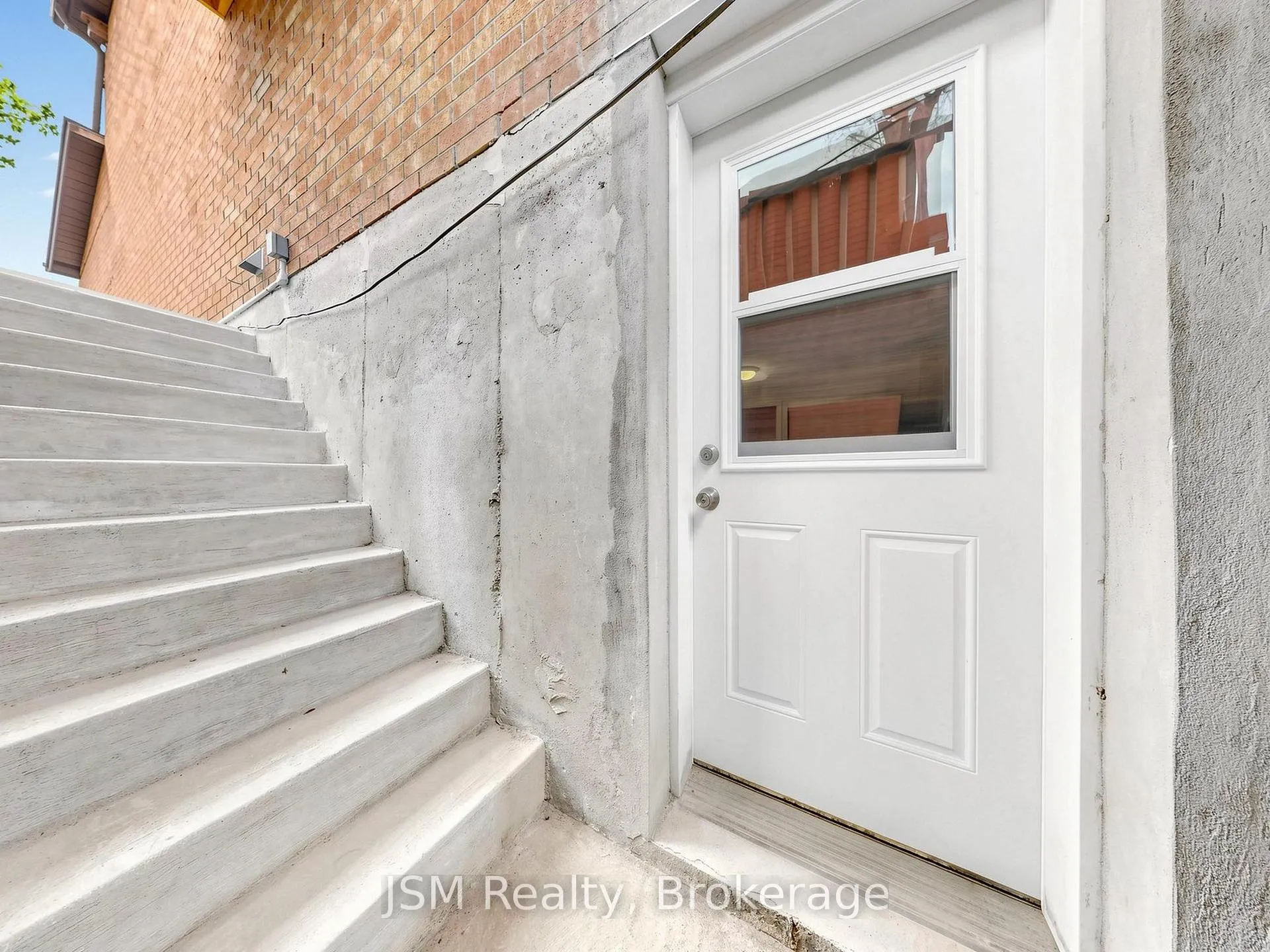 Photo 3 of Unit Lower, 577 Bud Gregory Boulevard, Mississauga, Hurontario — HOMEH