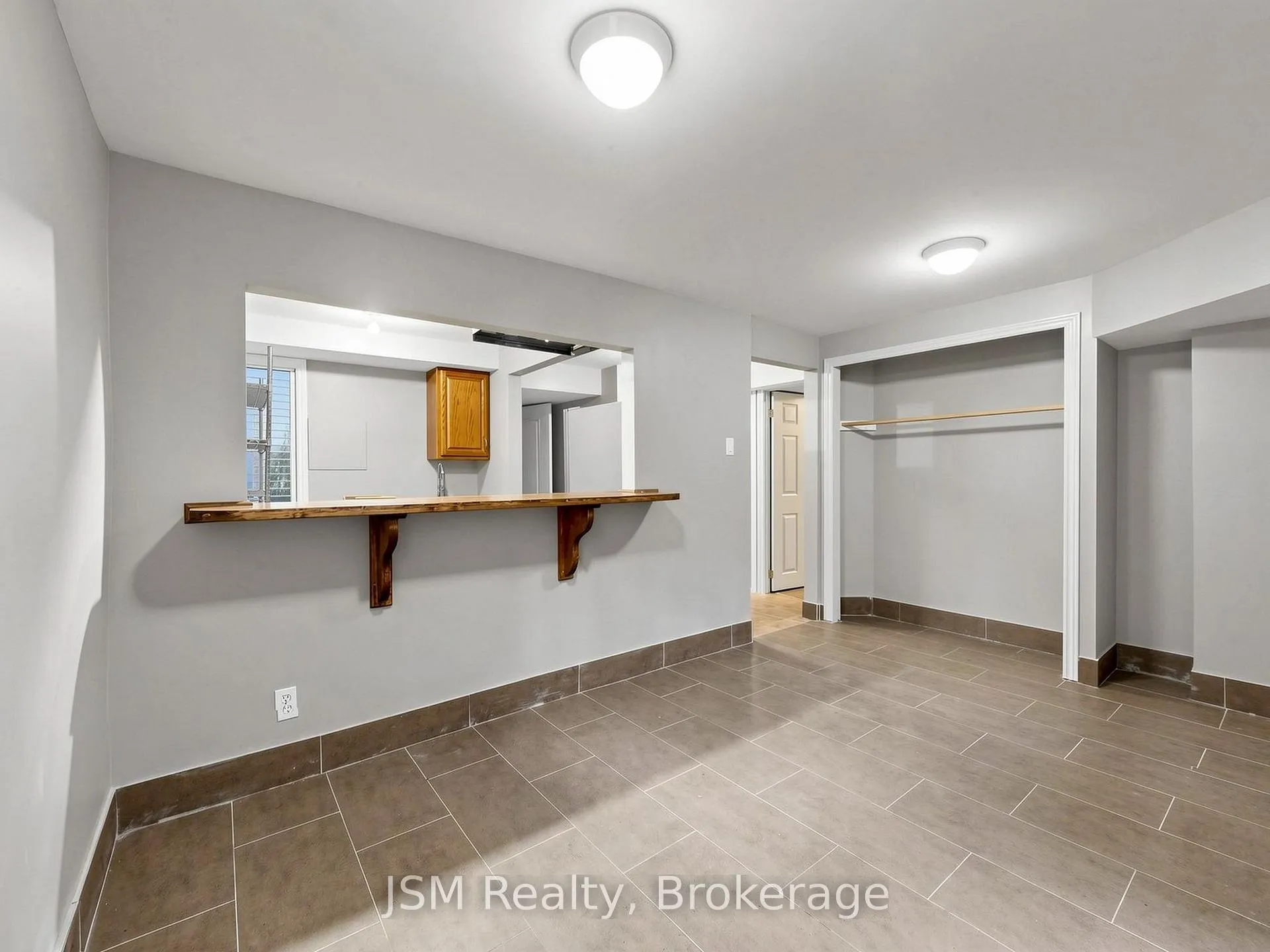Photo 5 of Unit Lower, 577 Bud Gregory Boulevard, Mississauga, Hurontario — HOMEH