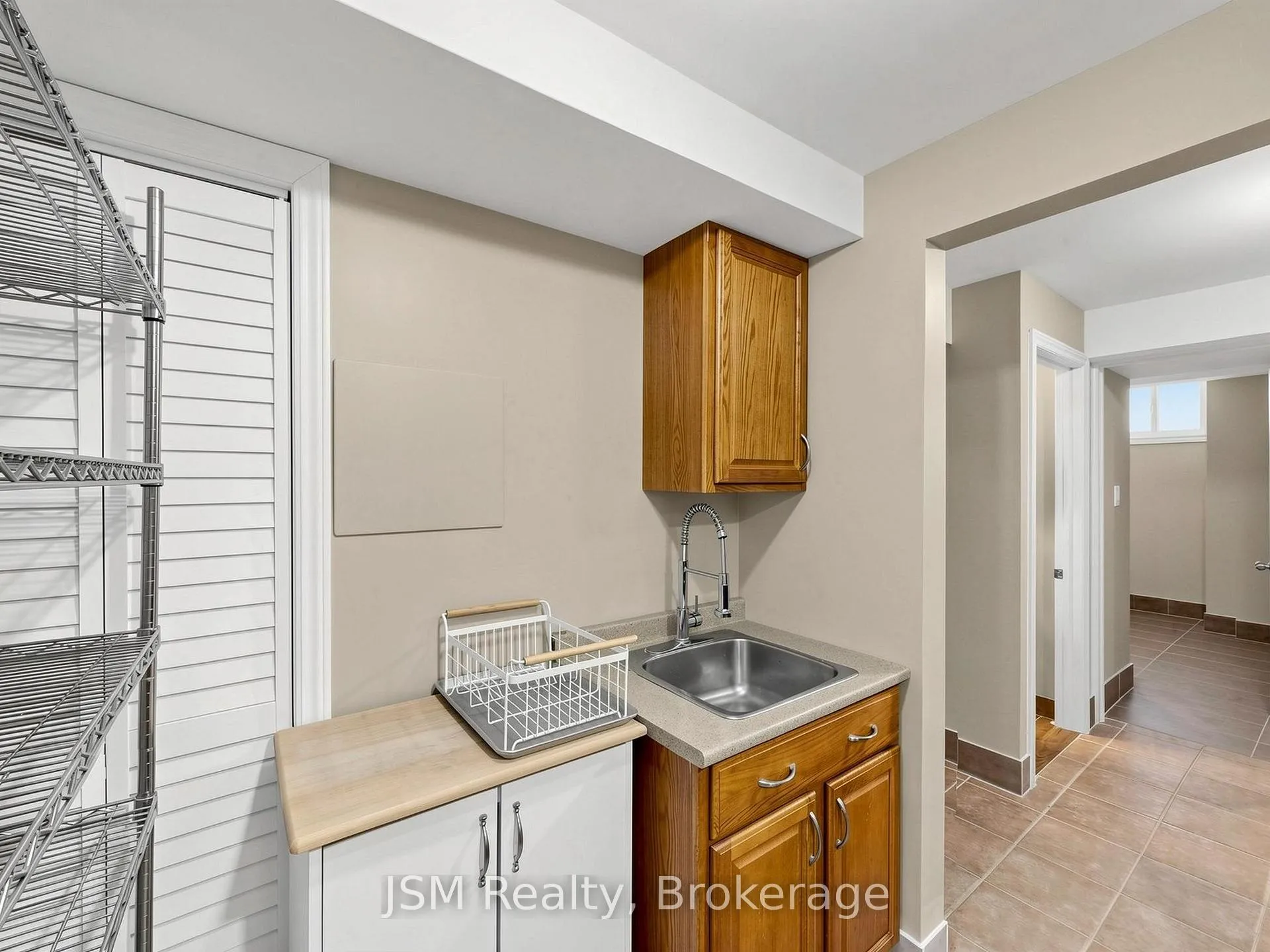 Photo 6 of Unit Lower, 577 Bud Gregory Boulevard, Mississauga, Hurontario — HOMEH