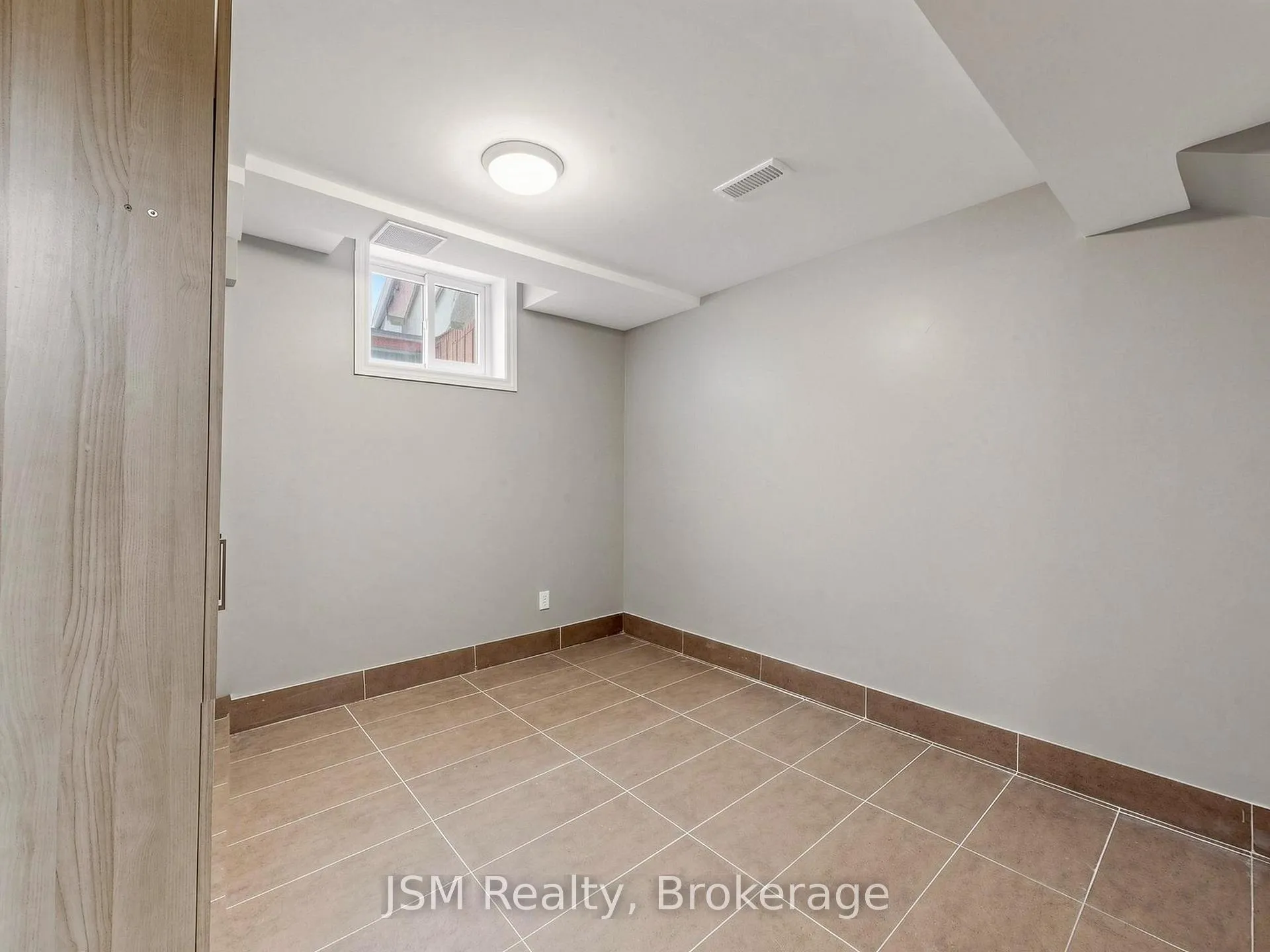 Photo 8 of Unit Lower, 577 Bud Gregory Boulevard, Mississauga, Hurontario — HOMEH