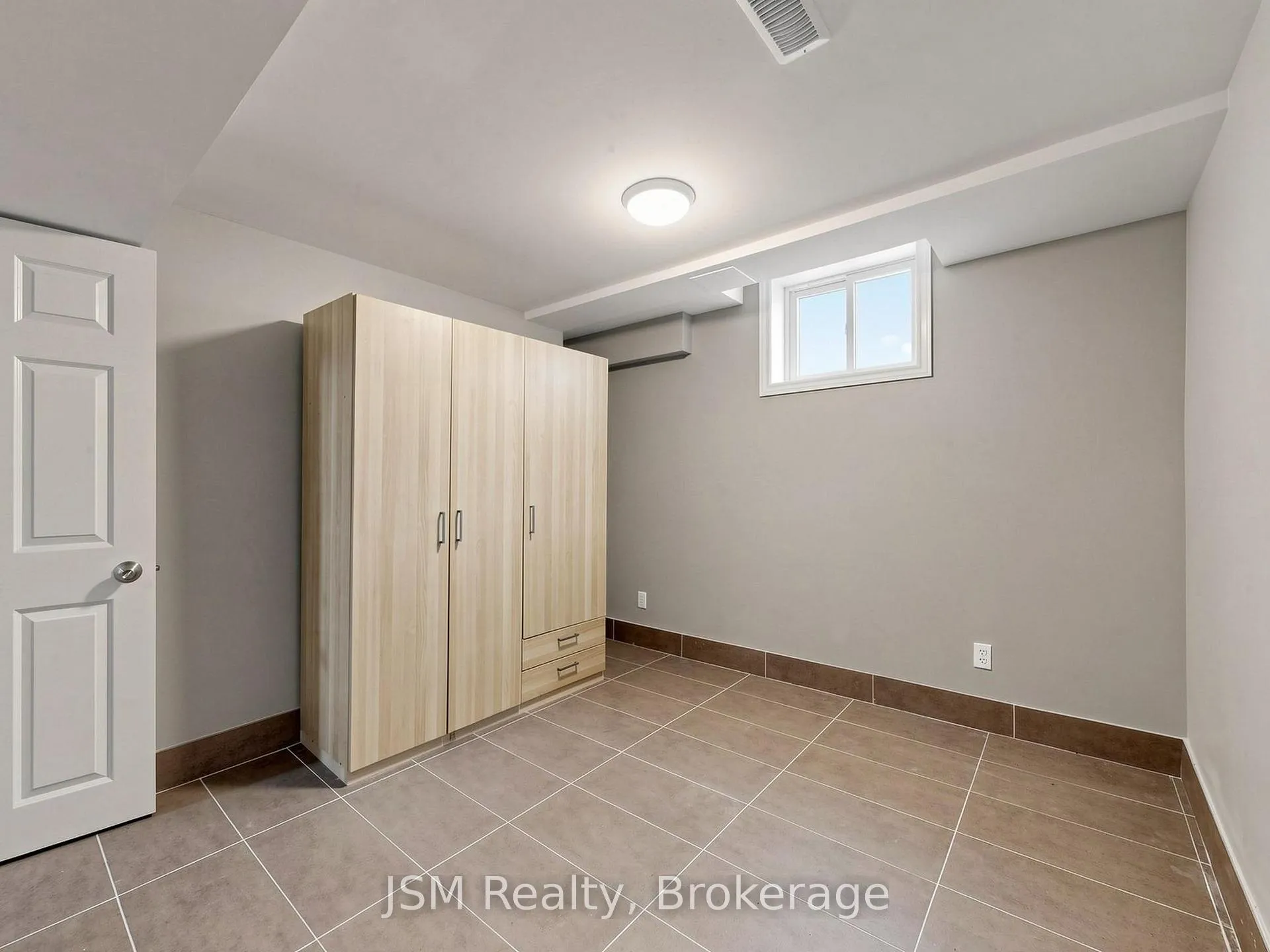 Photo 10 of Unit Lower, 577 Bud Gregory Boulevard, Mississauga, Hurontario — HOMEH