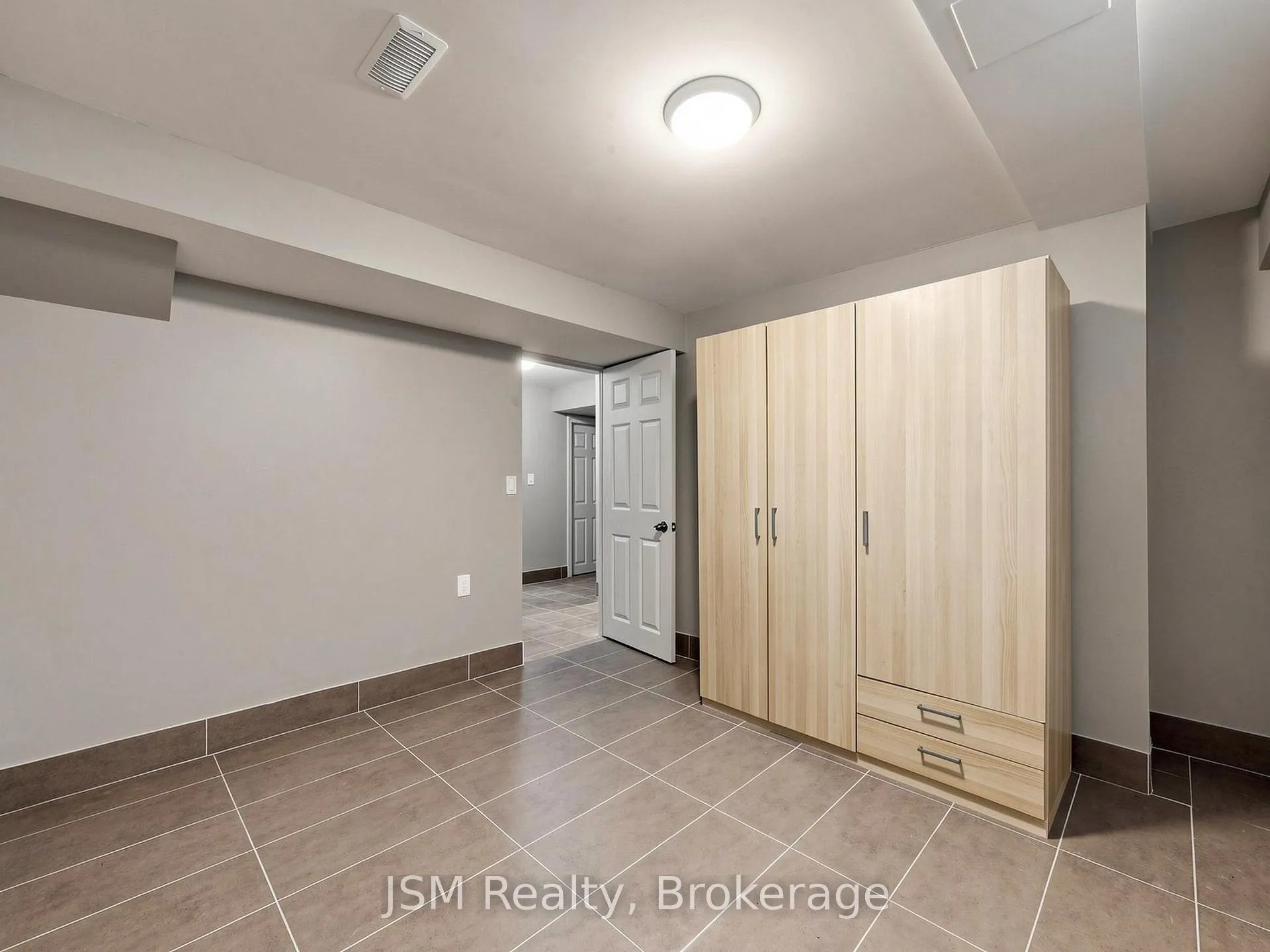 Photo 11 of Unit Lower, 577 Bud Gregory Boulevard, Mississauga, Hurontario — HOMEH
