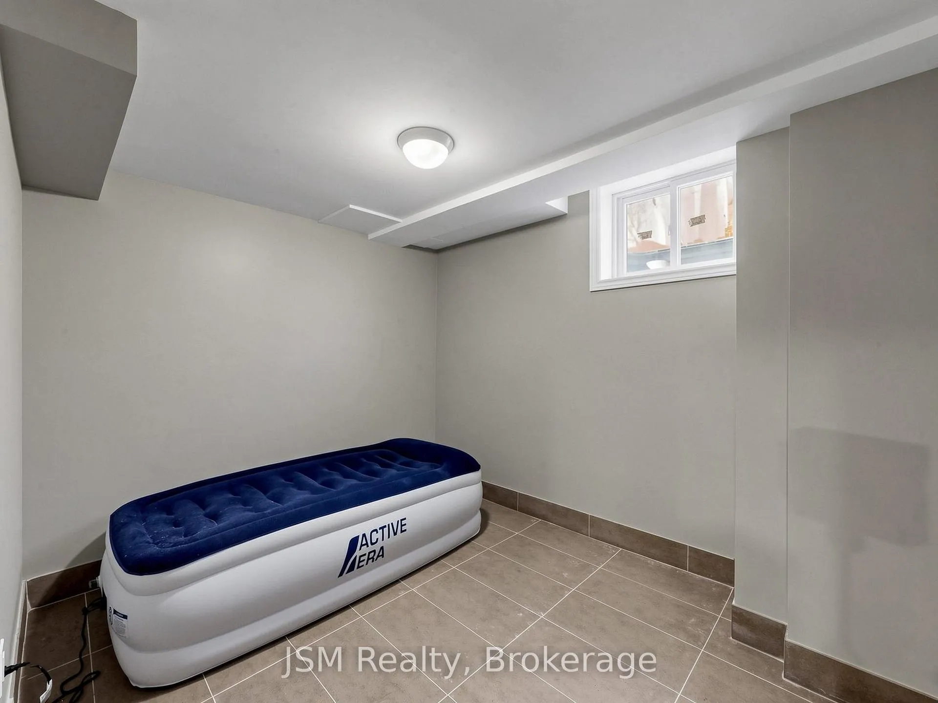 Photo 12 of Unit Lower, 577 Bud Gregory Boulevard, Mississauga, Hurontario — HOMEH