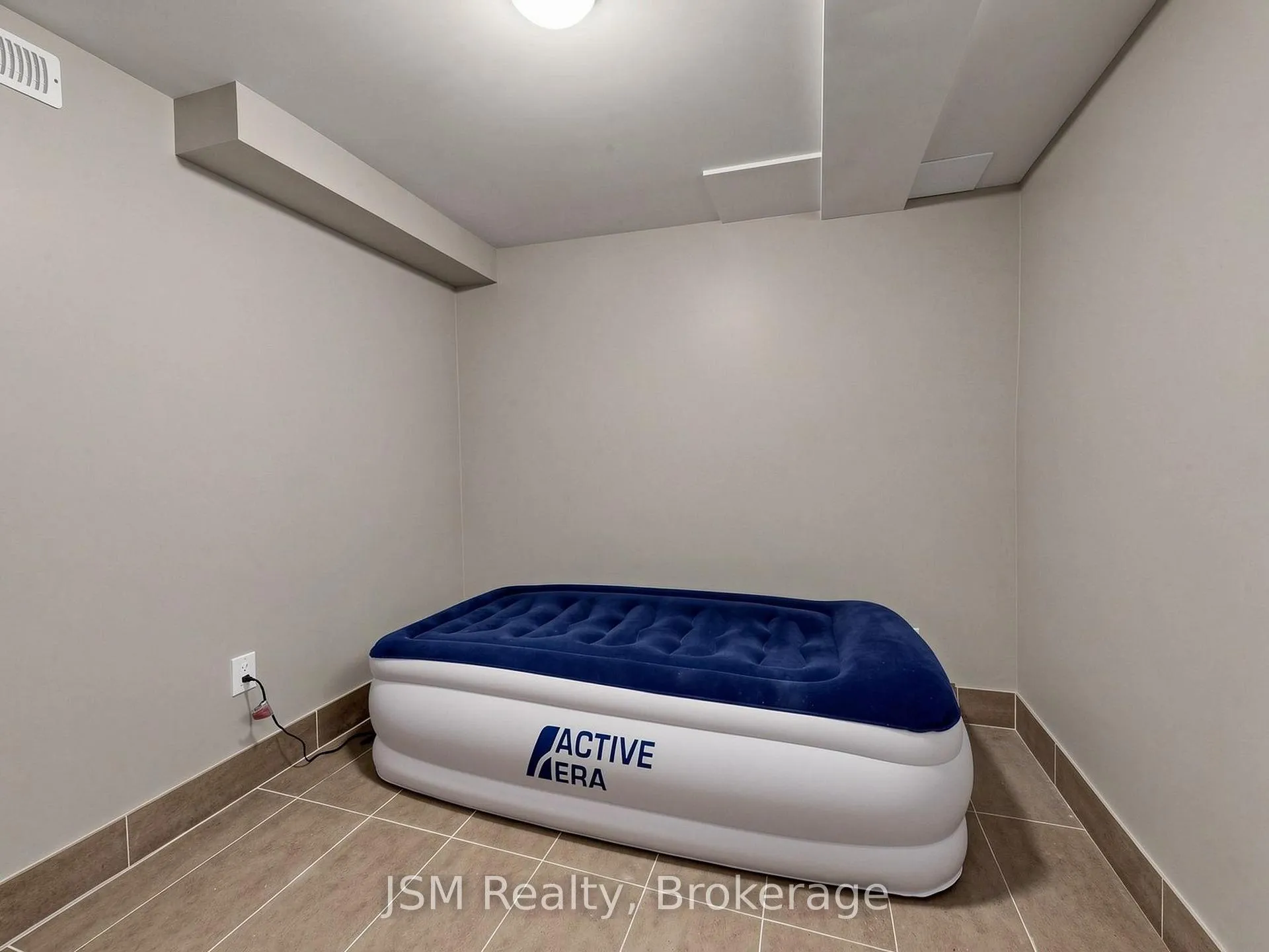 Photo 13 of Unit Lower, 577 Bud Gregory Boulevard, Mississauga, Hurontario — HOMEH