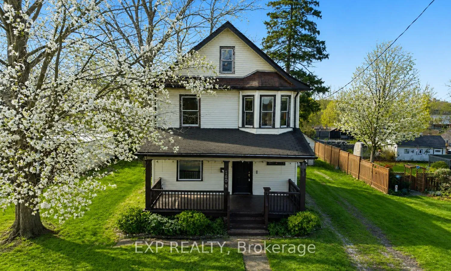 Photo 3 of 160 Head Street N, Norfolk, Simcoe — HOMEH