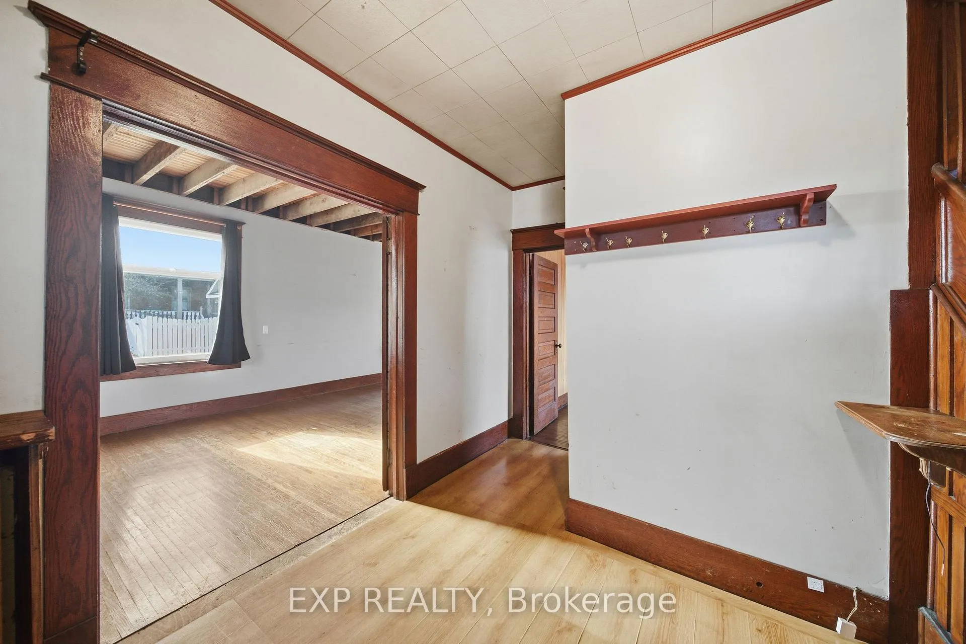 Photo 11 of 160 Head Street N, Norfolk, Simcoe — HOMEH