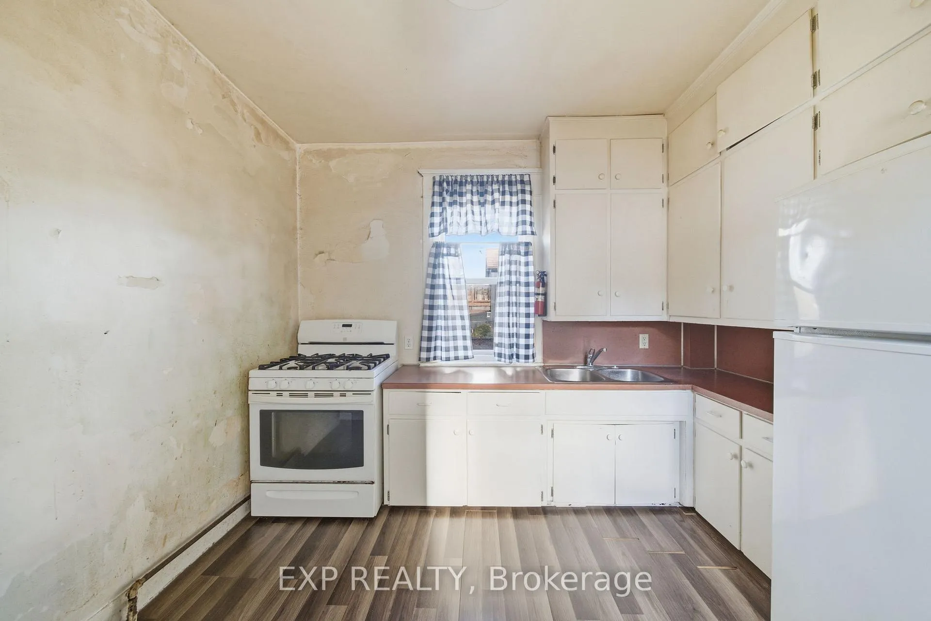 Photo 19 of 160 Head Street N, Norfolk, Simcoe — HOMEH