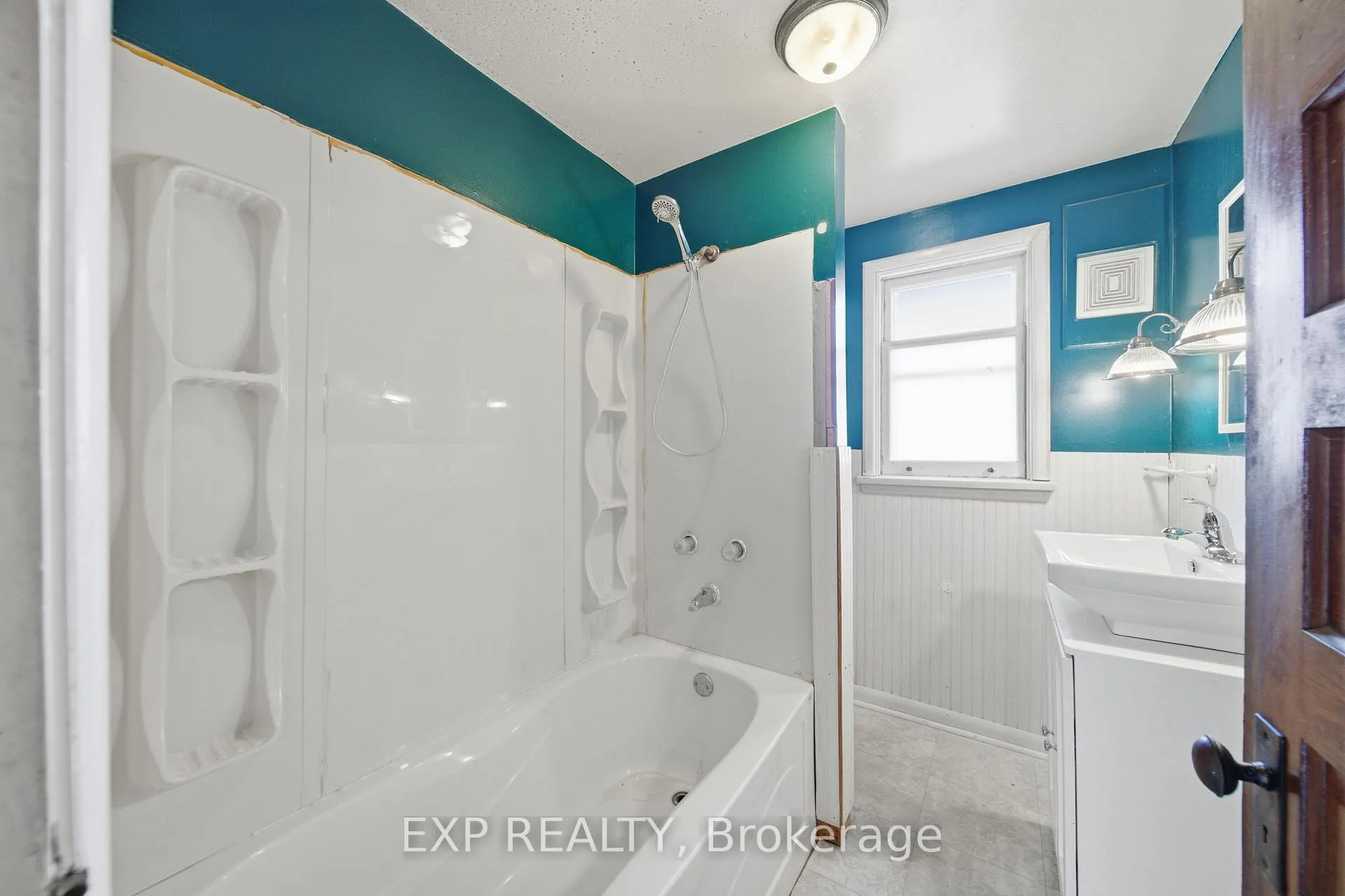 Photo 28 of 160 Head Street N, Norfolk, Simcoe — HOMEH