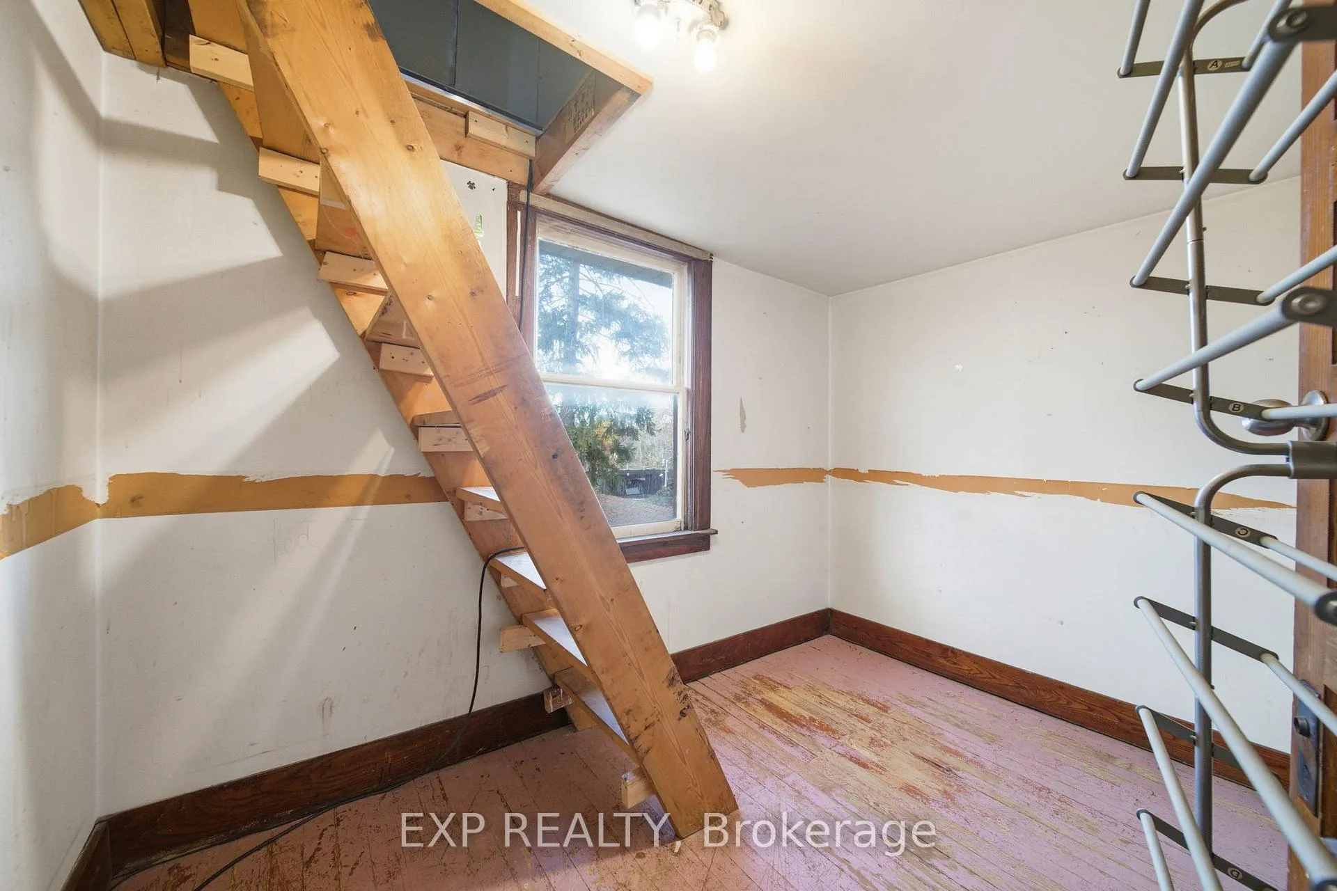 Photo 32 of 160 Head Street N, Norfolk, Simcoe — HOMEH